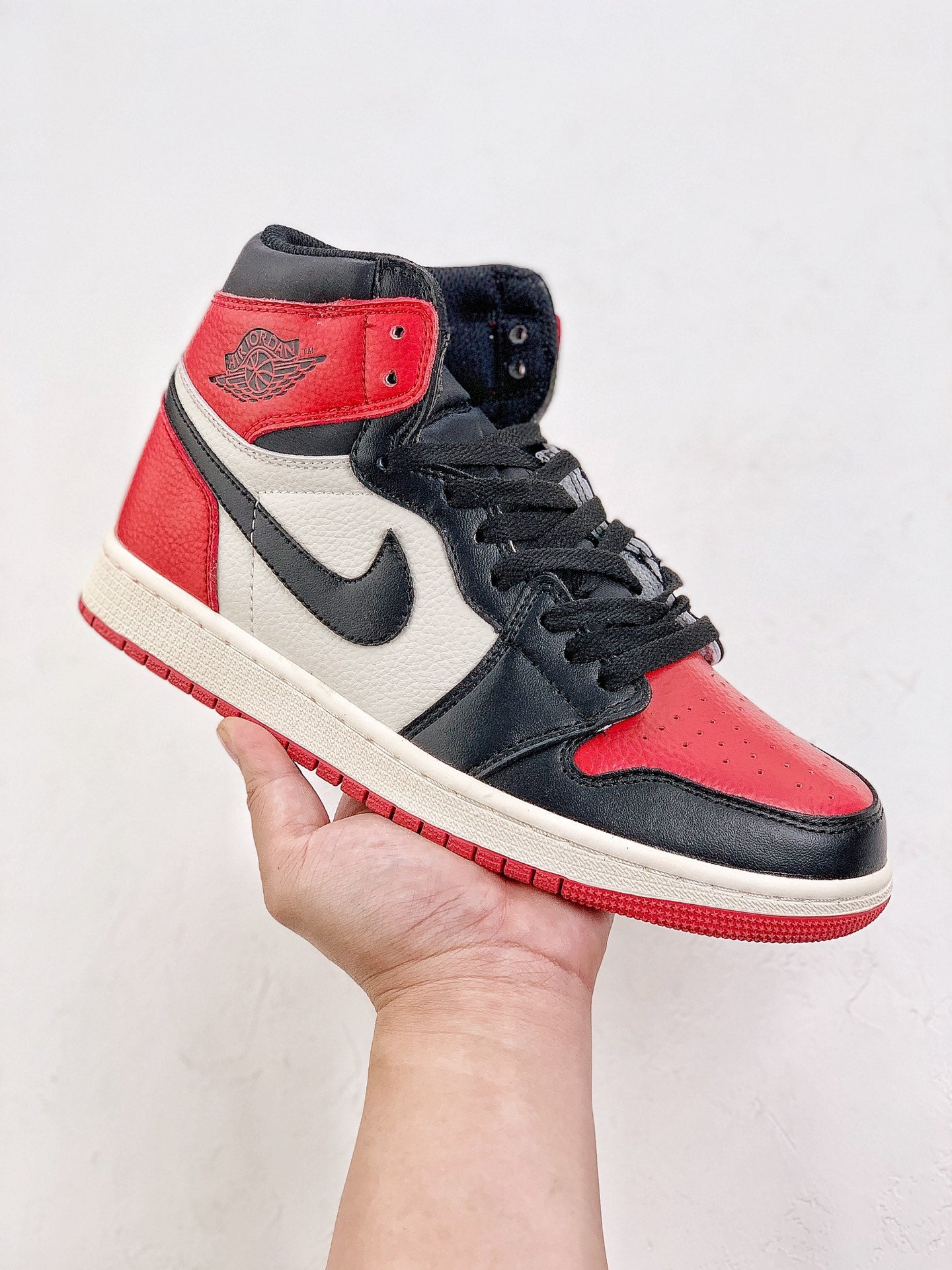 Nike Air Jordan 1 Retro High OG Bred Toe