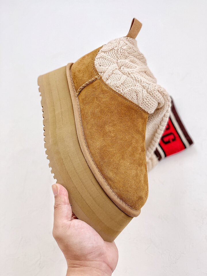 UGG Sweater Chestnut