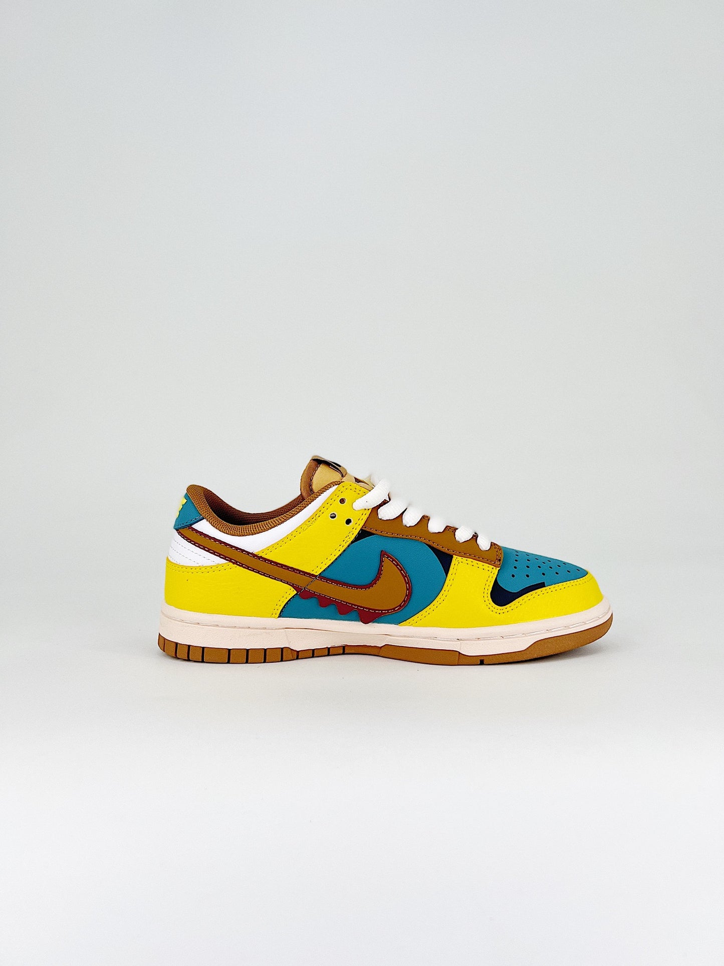 Nike SB Dunk Low Nesquik