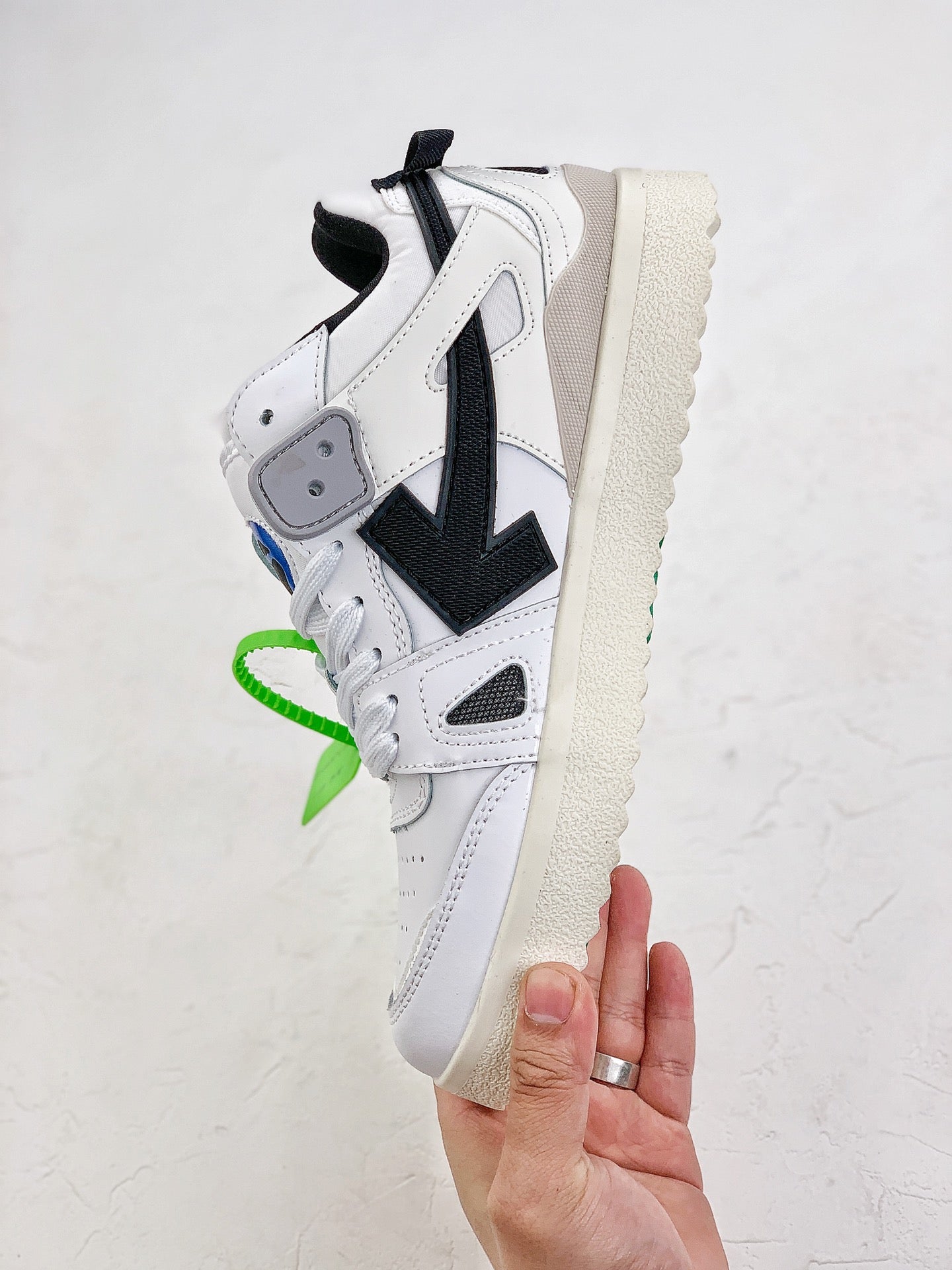 OFF-WHITE Sponge Black White