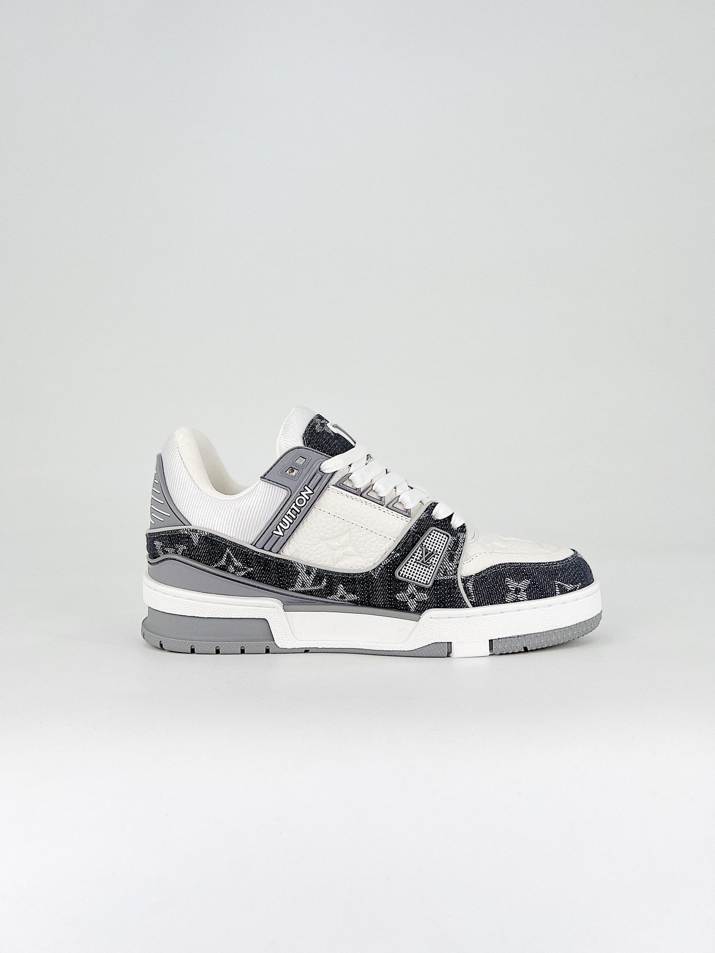 LOUIS VUITTON Trainer White Grey