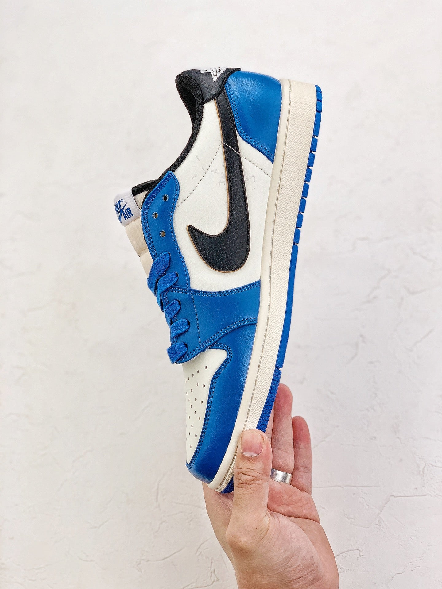 Nike Air Jordan 1 Retro Low Travis Scott Sample