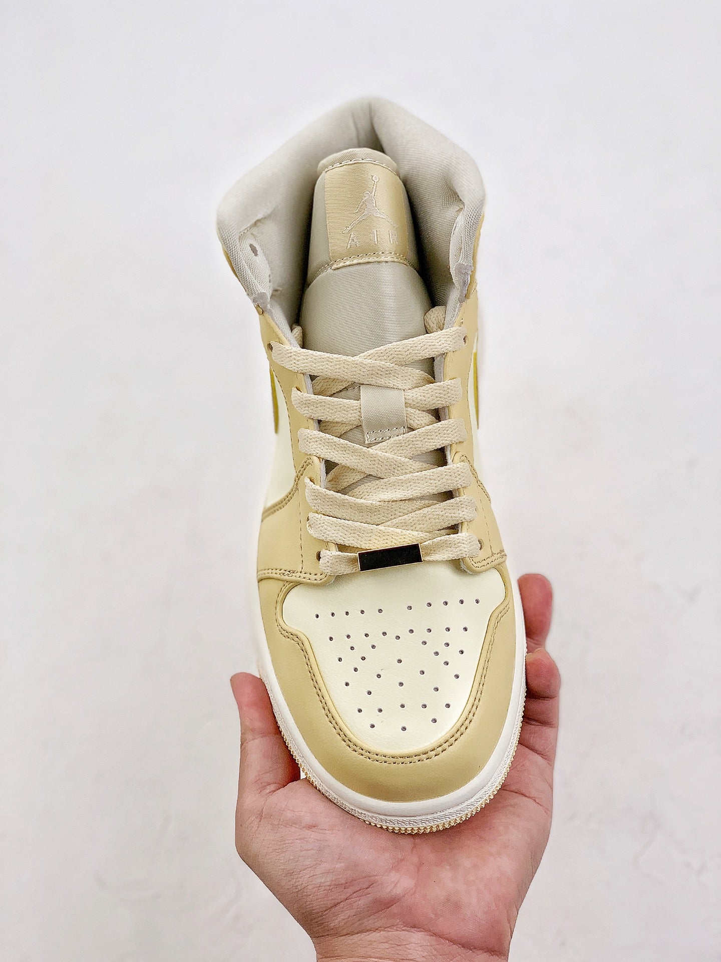 Nike Air Jordan 1 Mid Vanille Gold