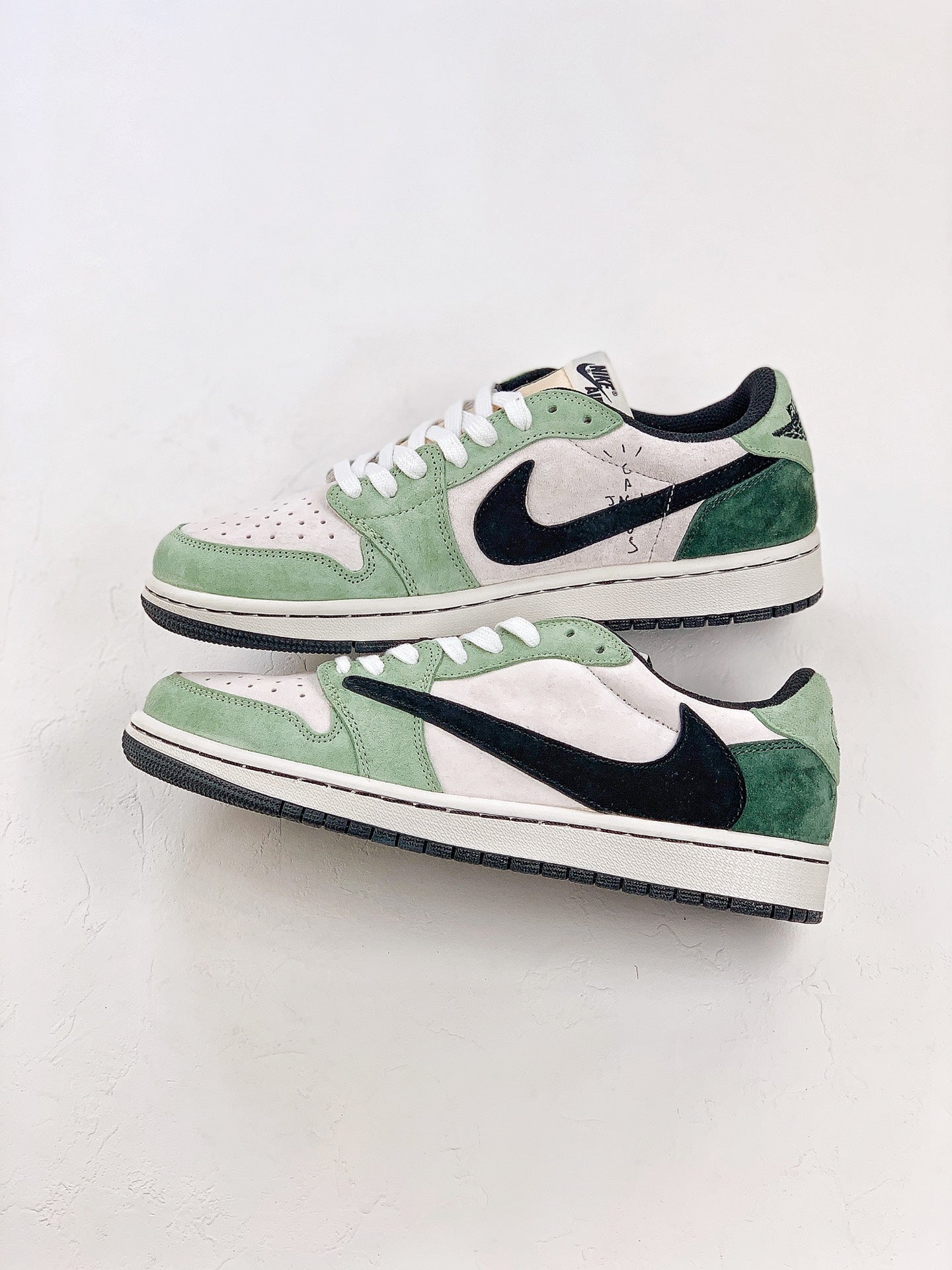 Nike Air Jordan 1 Retro Low Travis Scott Green