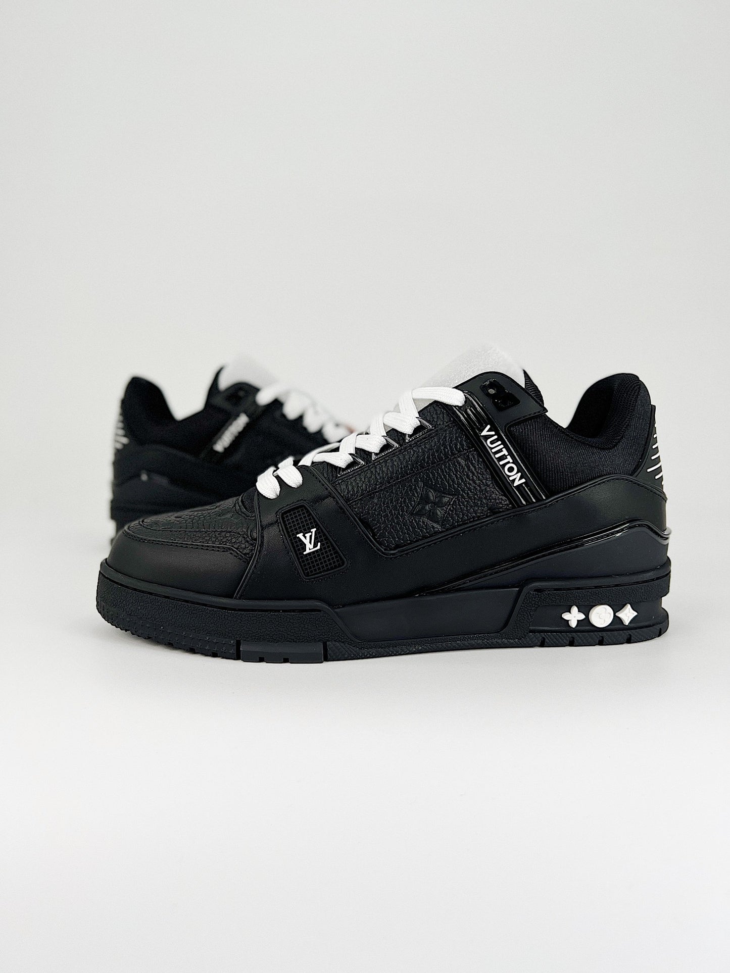 LOUIS VUITTON Trainer Black