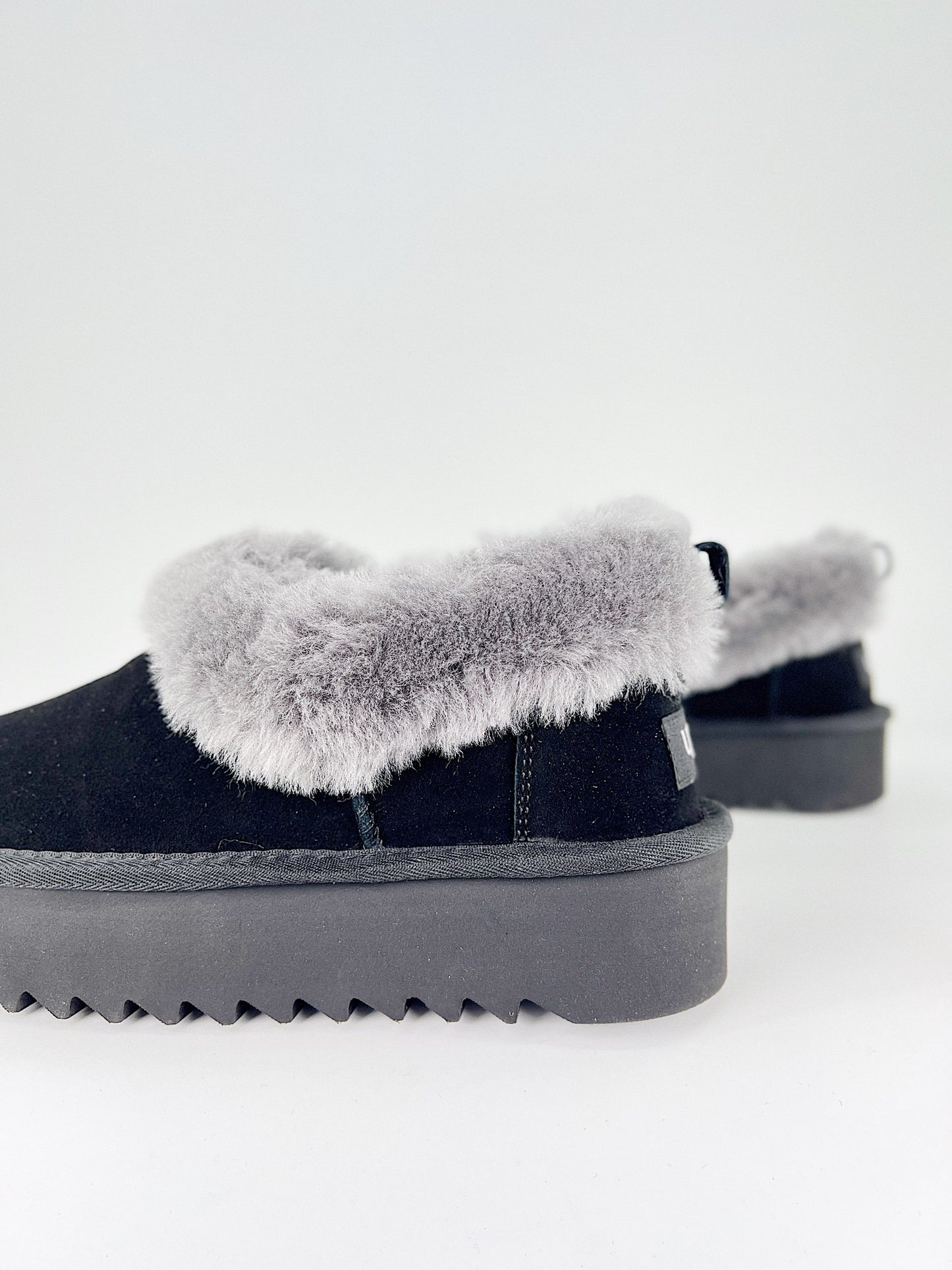 UGG Slipper Black