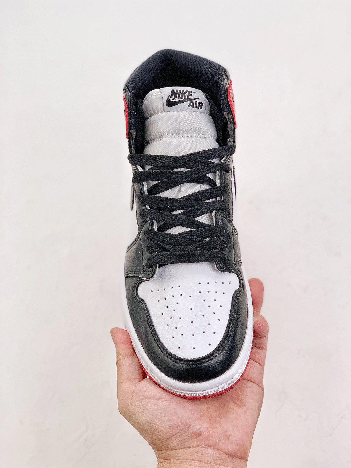 Nike Air Jordan 1 Retro High OG Black Toe