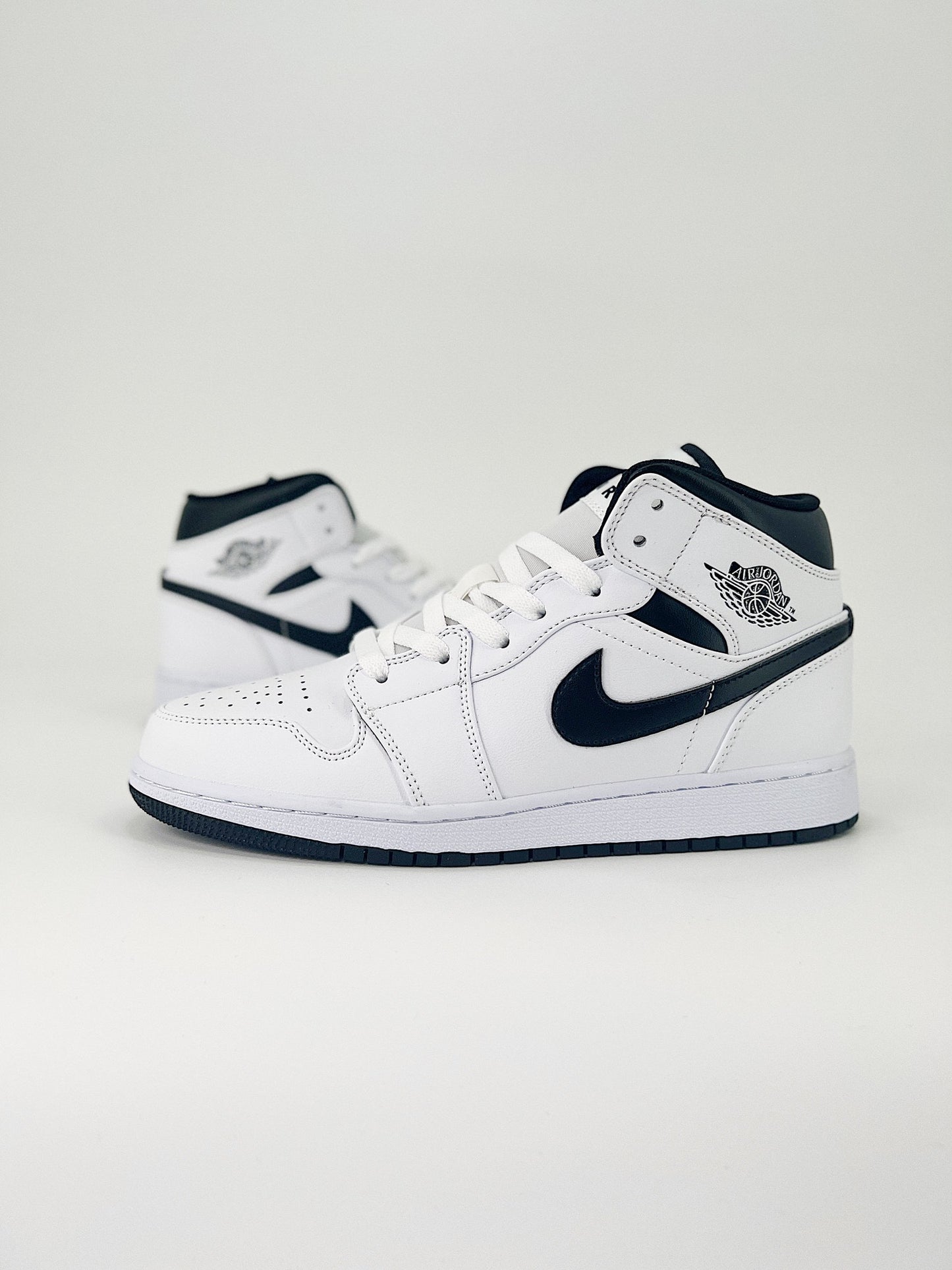 ﻿Nike Air Jordan 1 Mid White Black