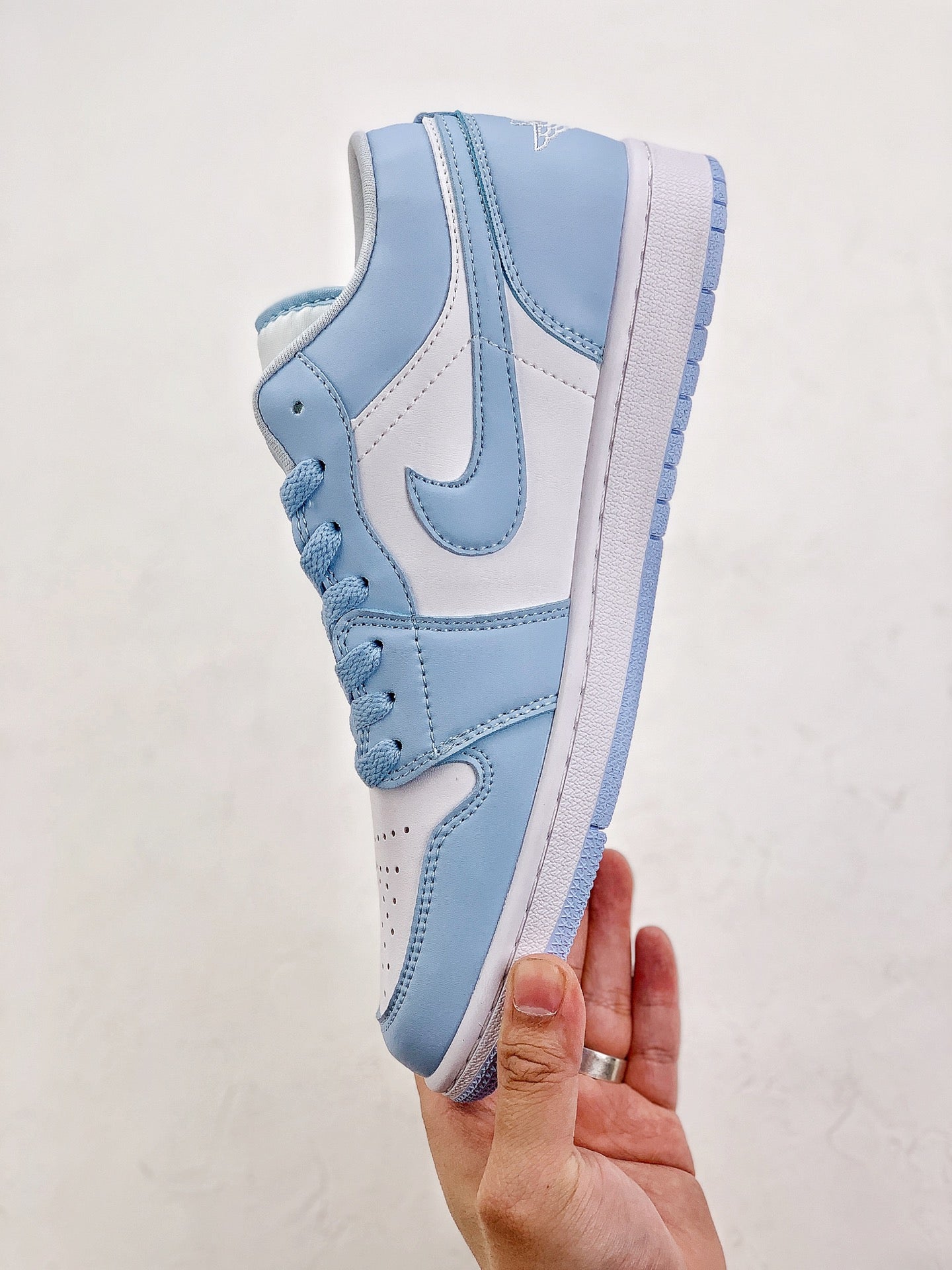 ﻿Nike Air Jordan 1 Low Panda Blue