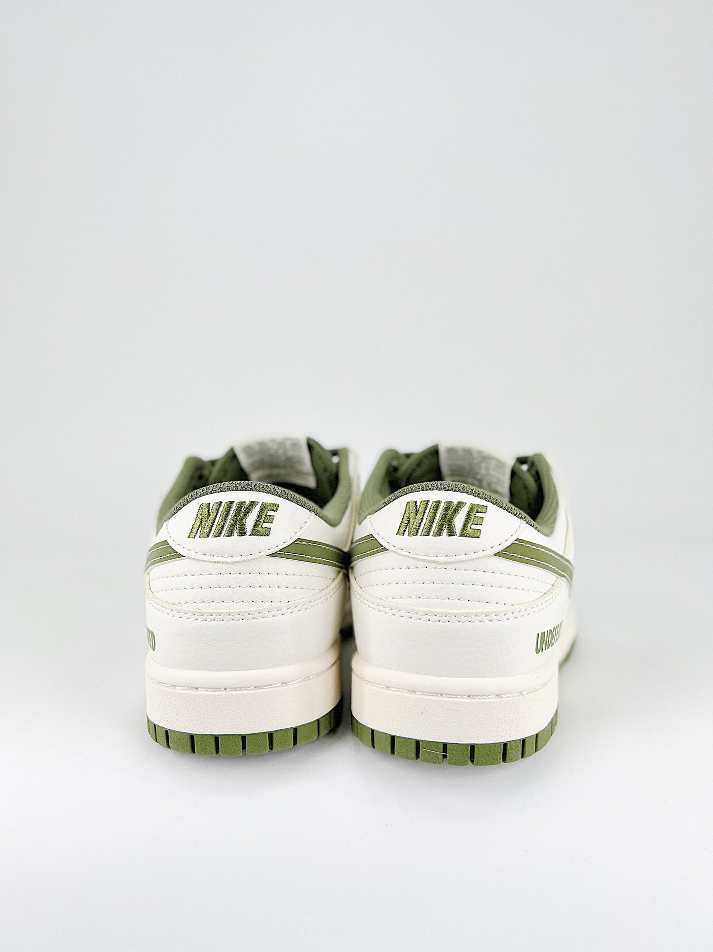 Nike SB Dunk Low UNDEFEATED Olive