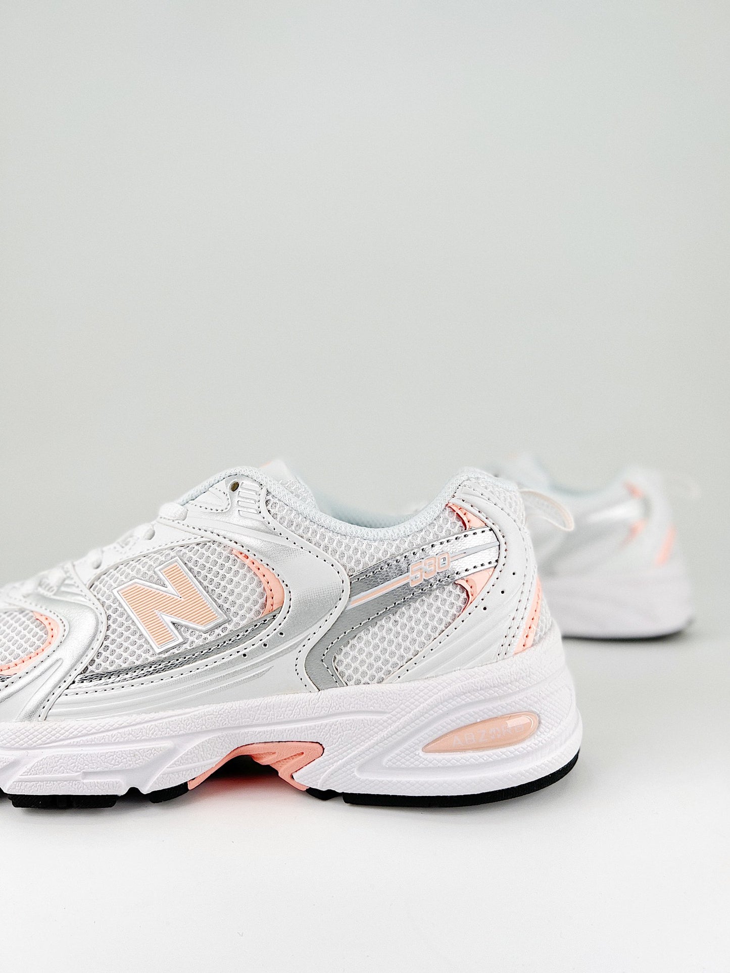 New Balance 530 White Pink