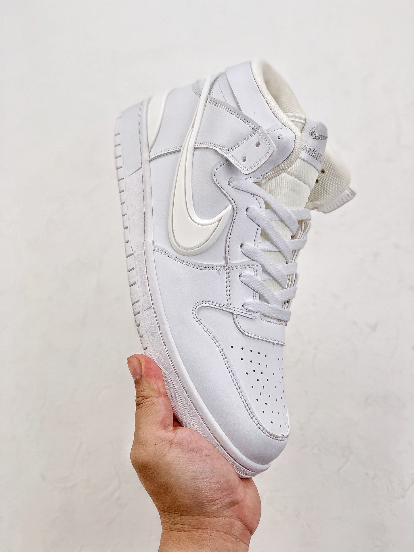 Nike Dunk SB High Ambush White