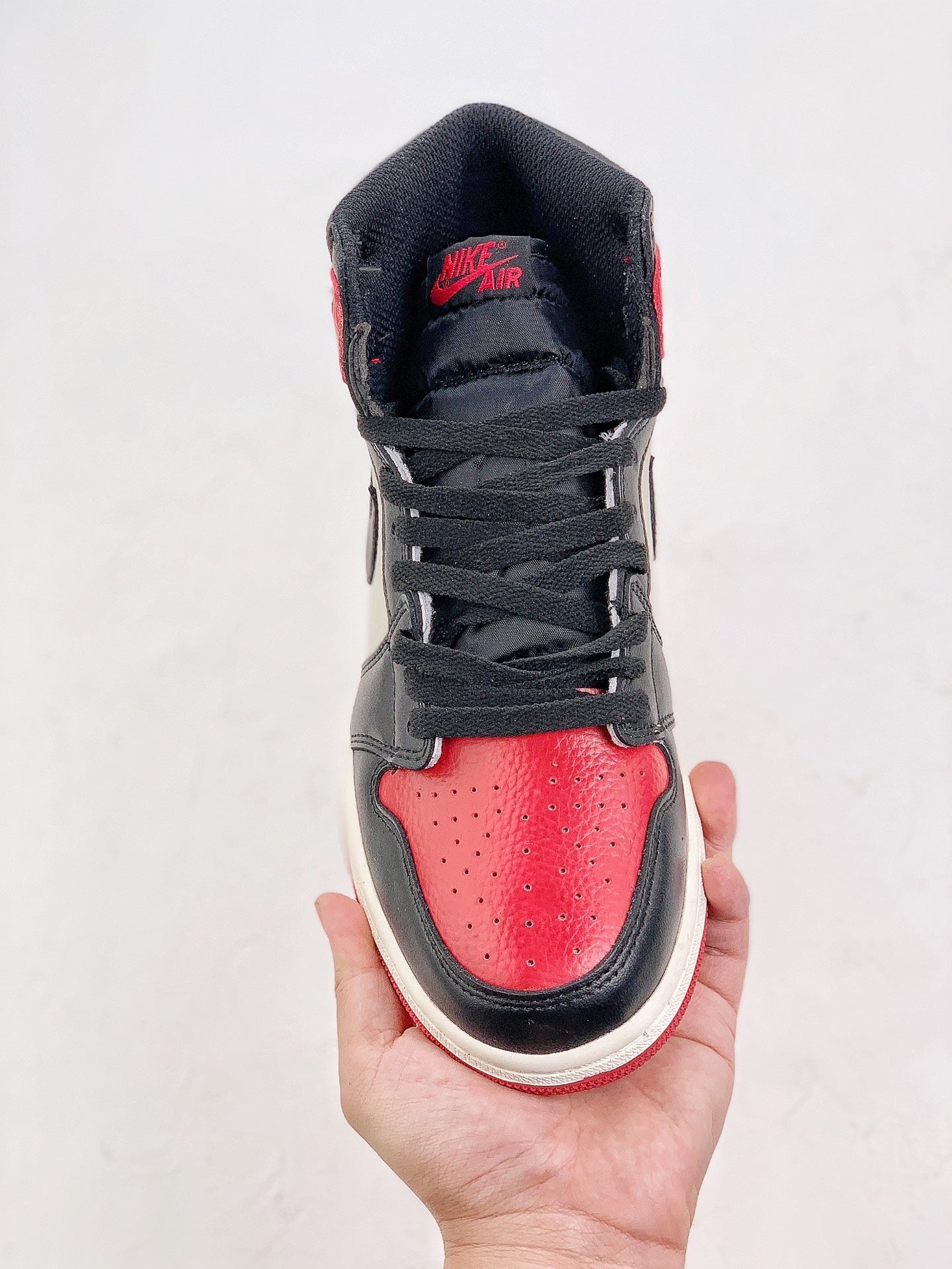 Nike Air Jordan 1 Retro High OG Bred Toe