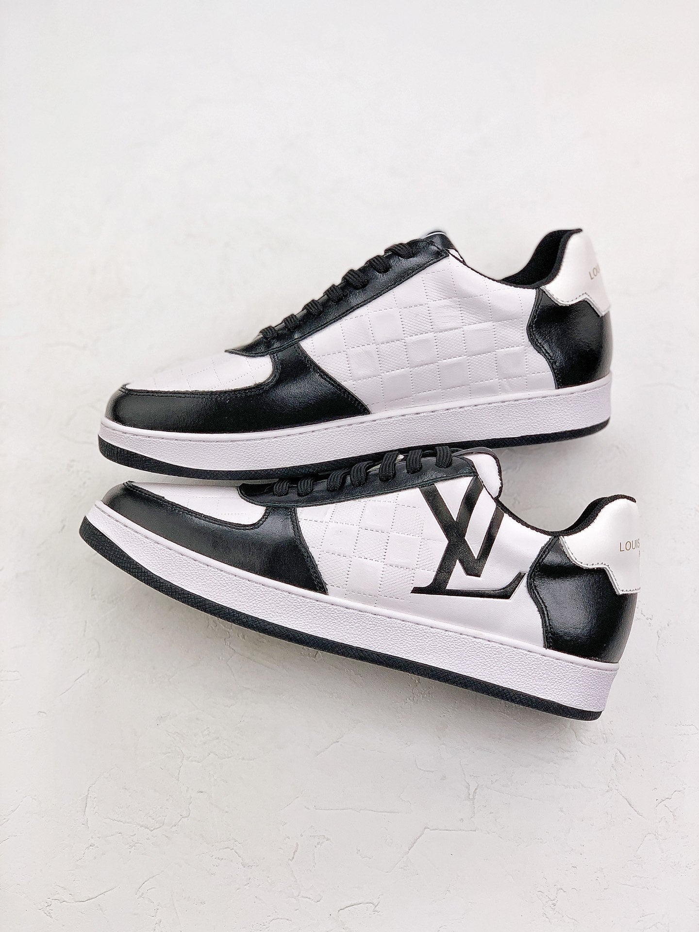 LOUIS VUITTON Tennis Rivoli