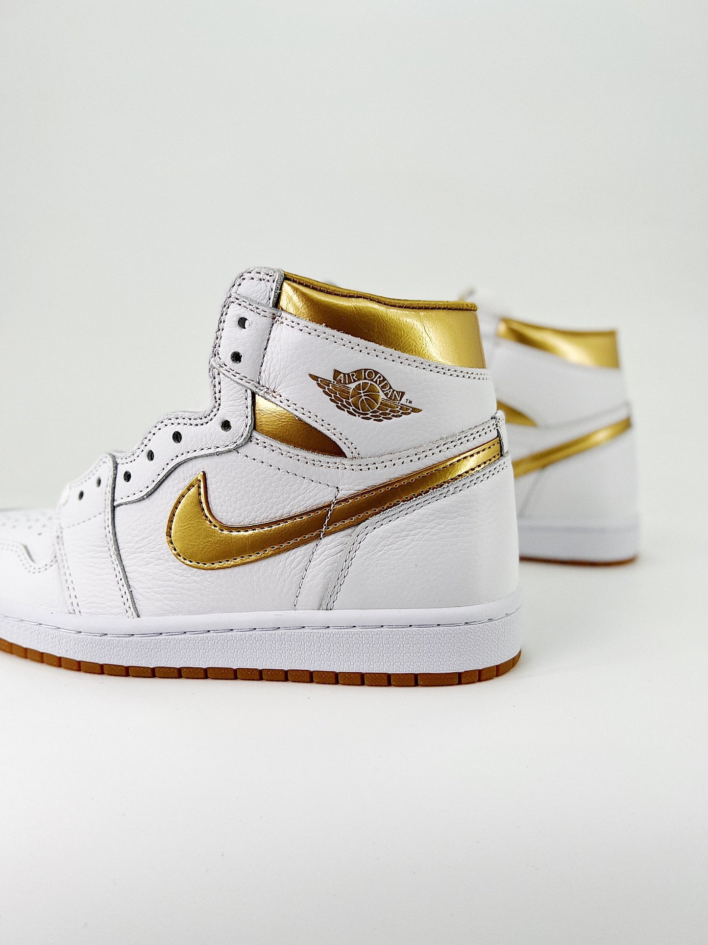 Nike Air Jordan 1 High OG Metallic Gold