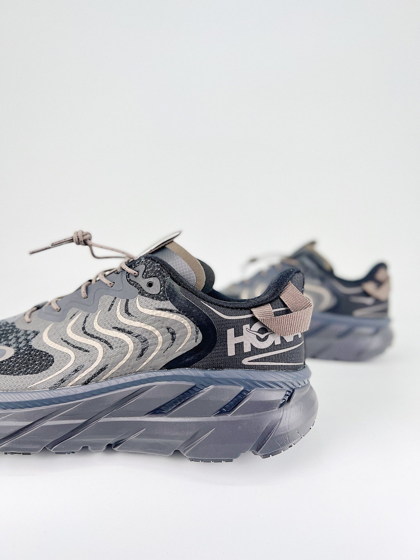 HOKA CLIFTONLS SATISFY