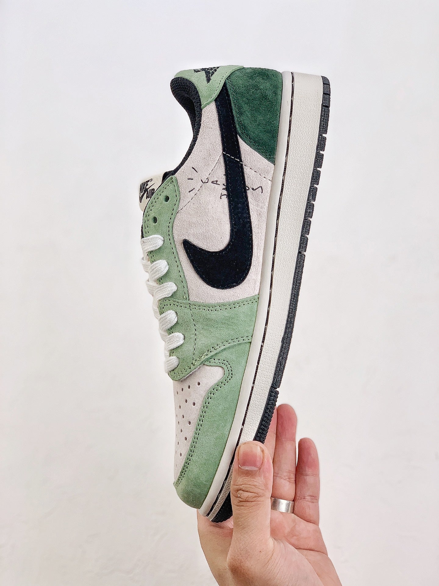 Nike Air Jordan 1 Retro Low Travis Scott Green