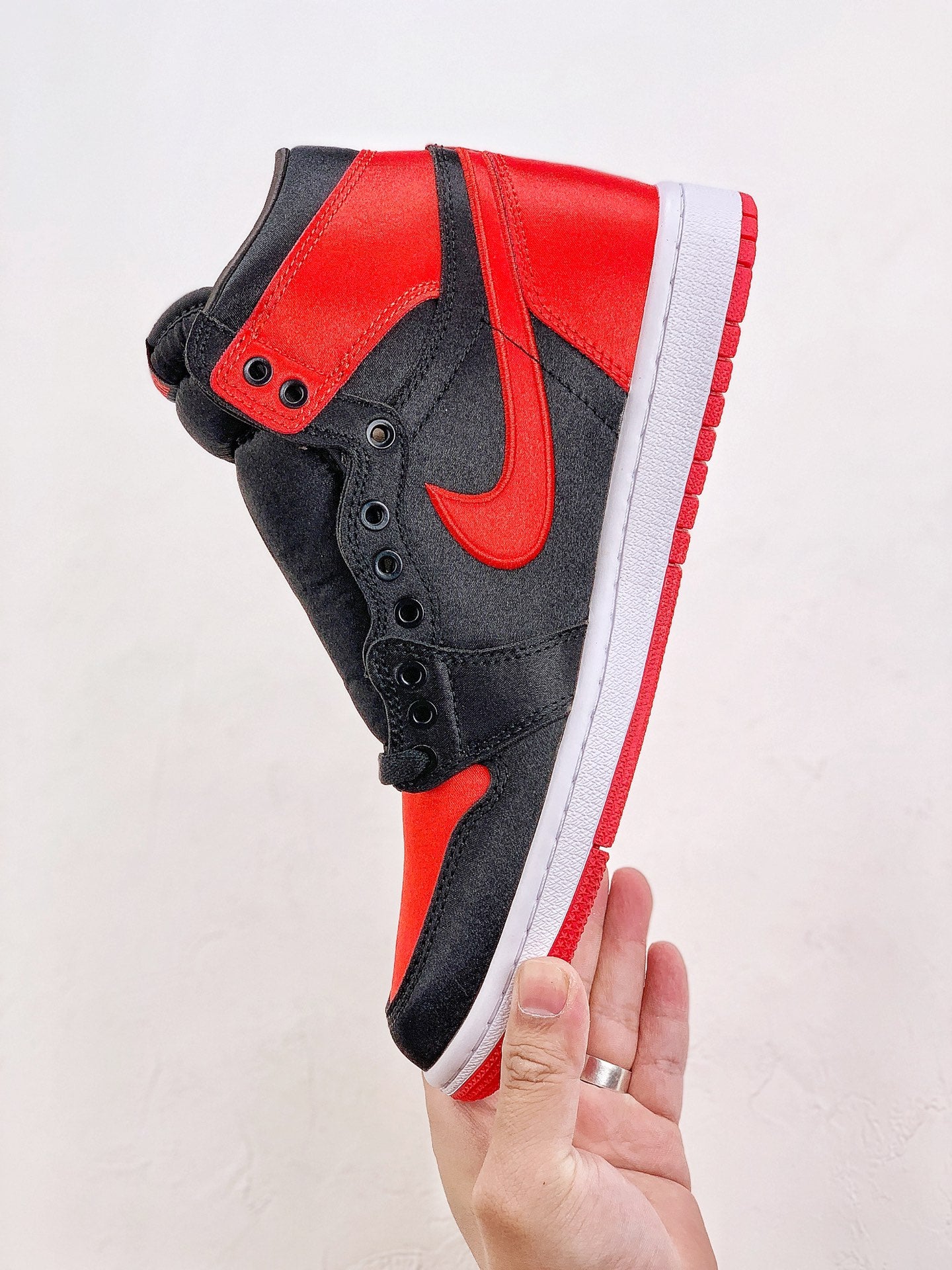 Nike Air Jordan 1 High OG Satin Bred