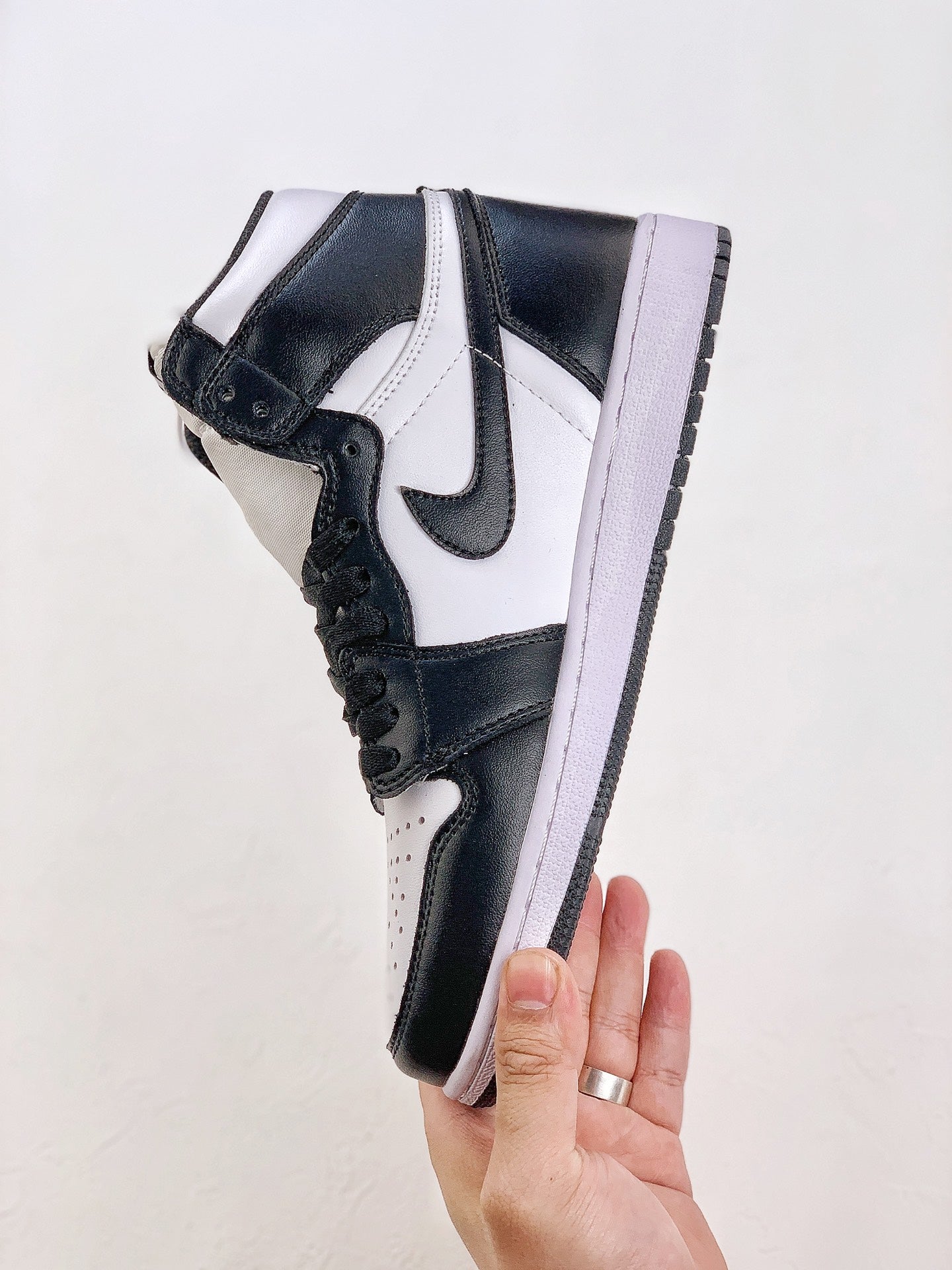 Nike Air Jordan 1 Retro Hight Black White