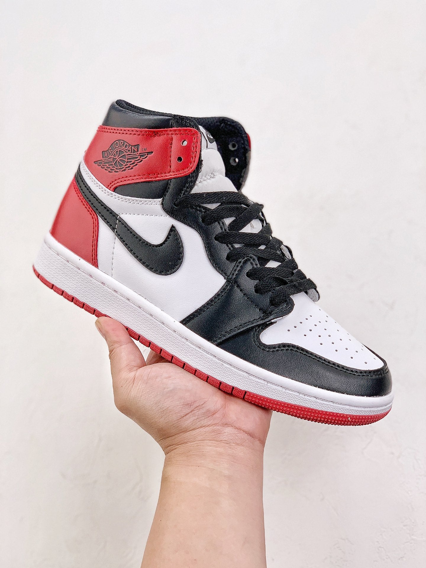 Nike Air Jordan 1 Retro High OG Black Toe