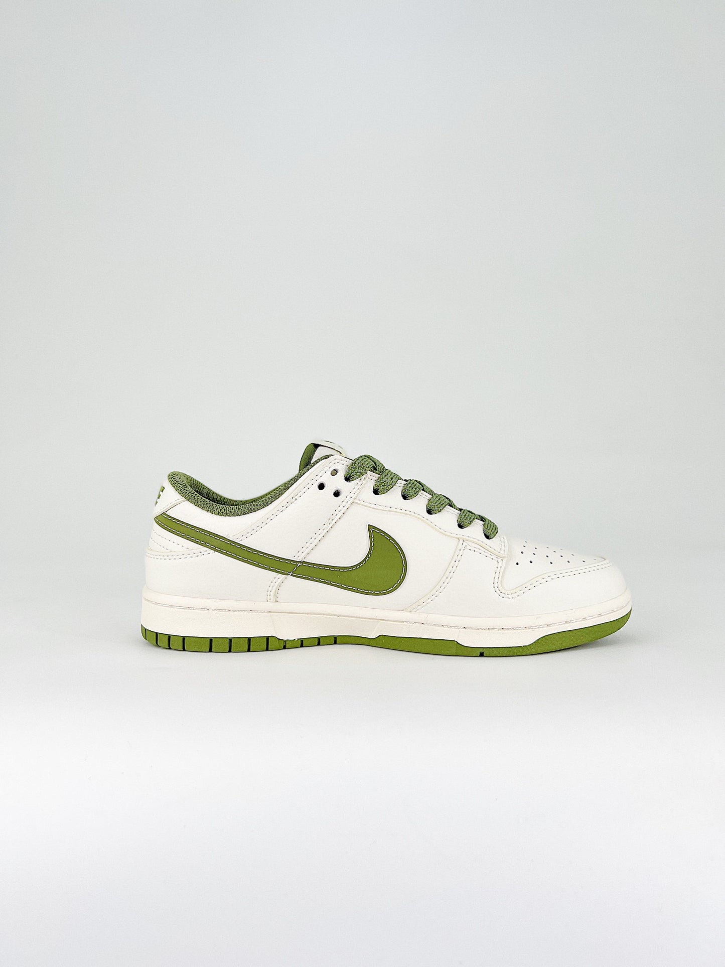 Nike SB Dunk Low UNDEFEATED Olive