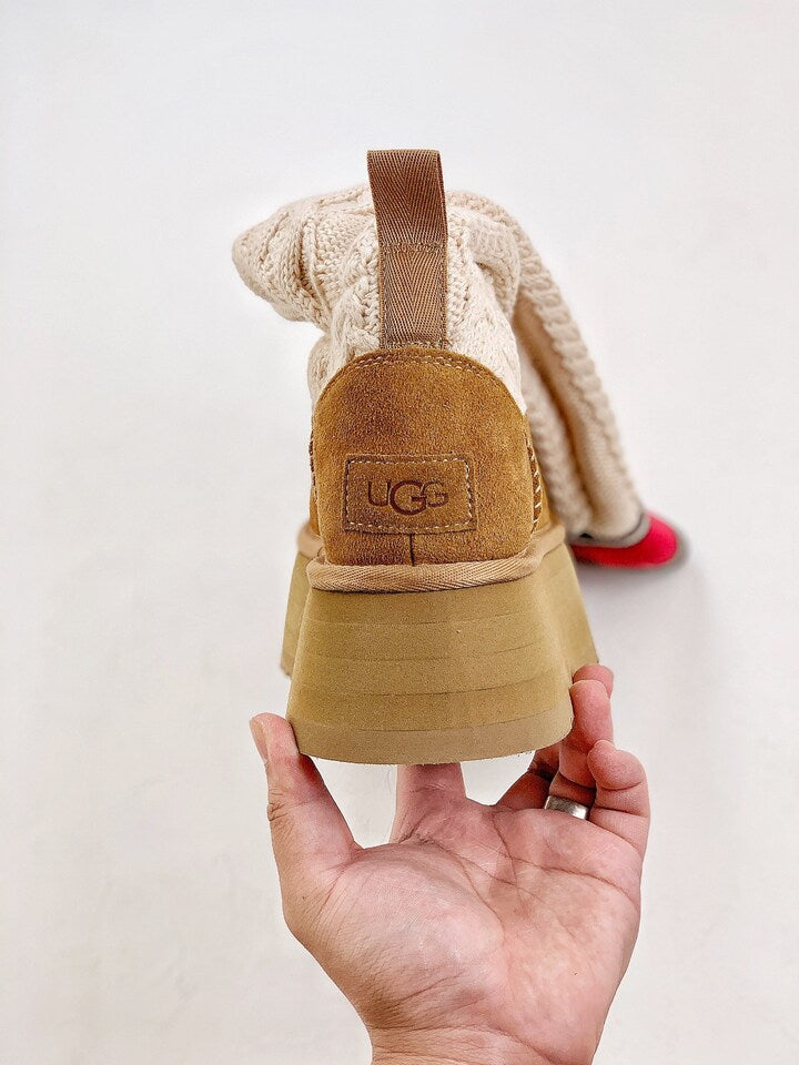 UGG Sweater Chestnut