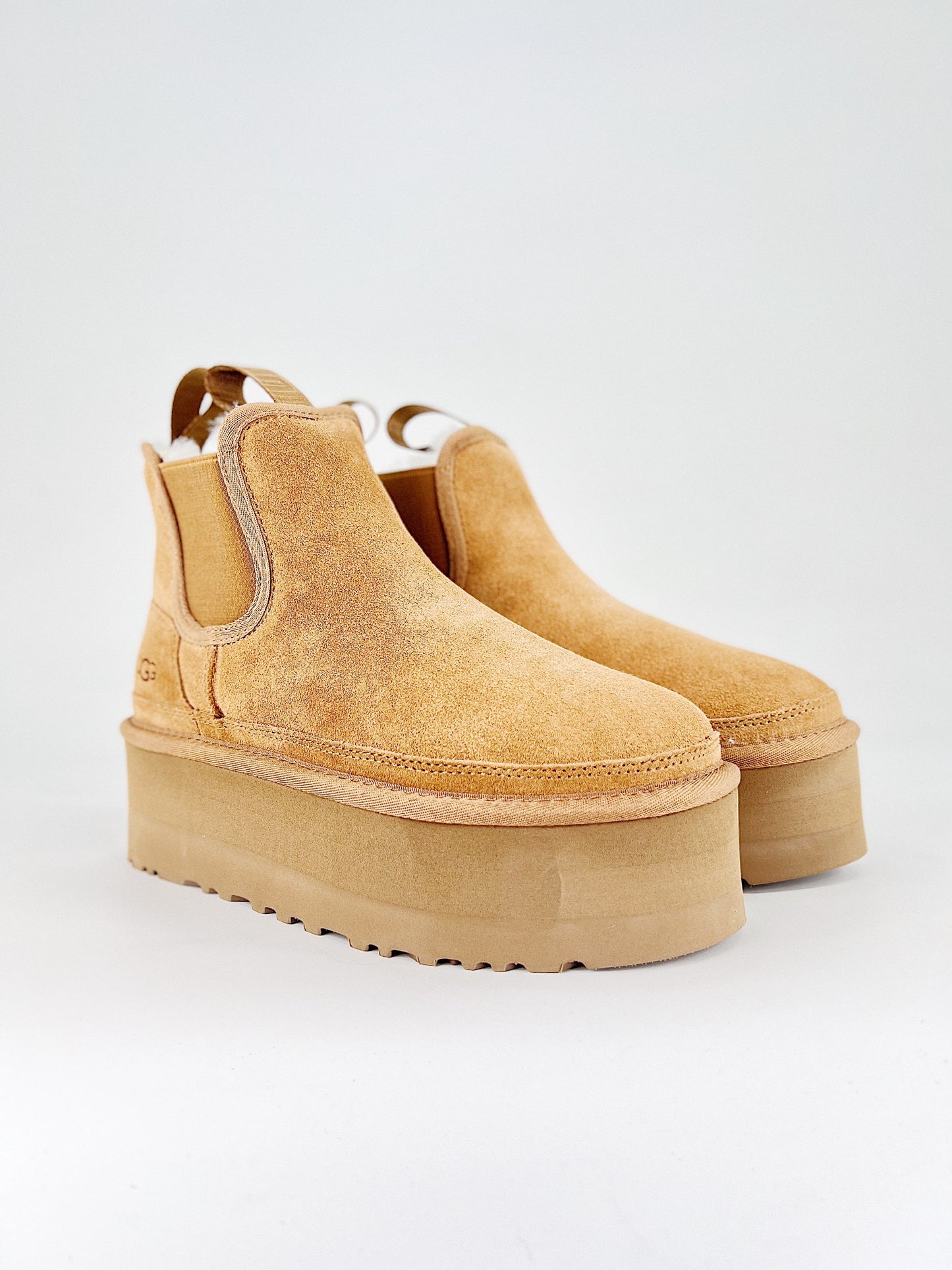 UGG Neumel Chelsea Platform