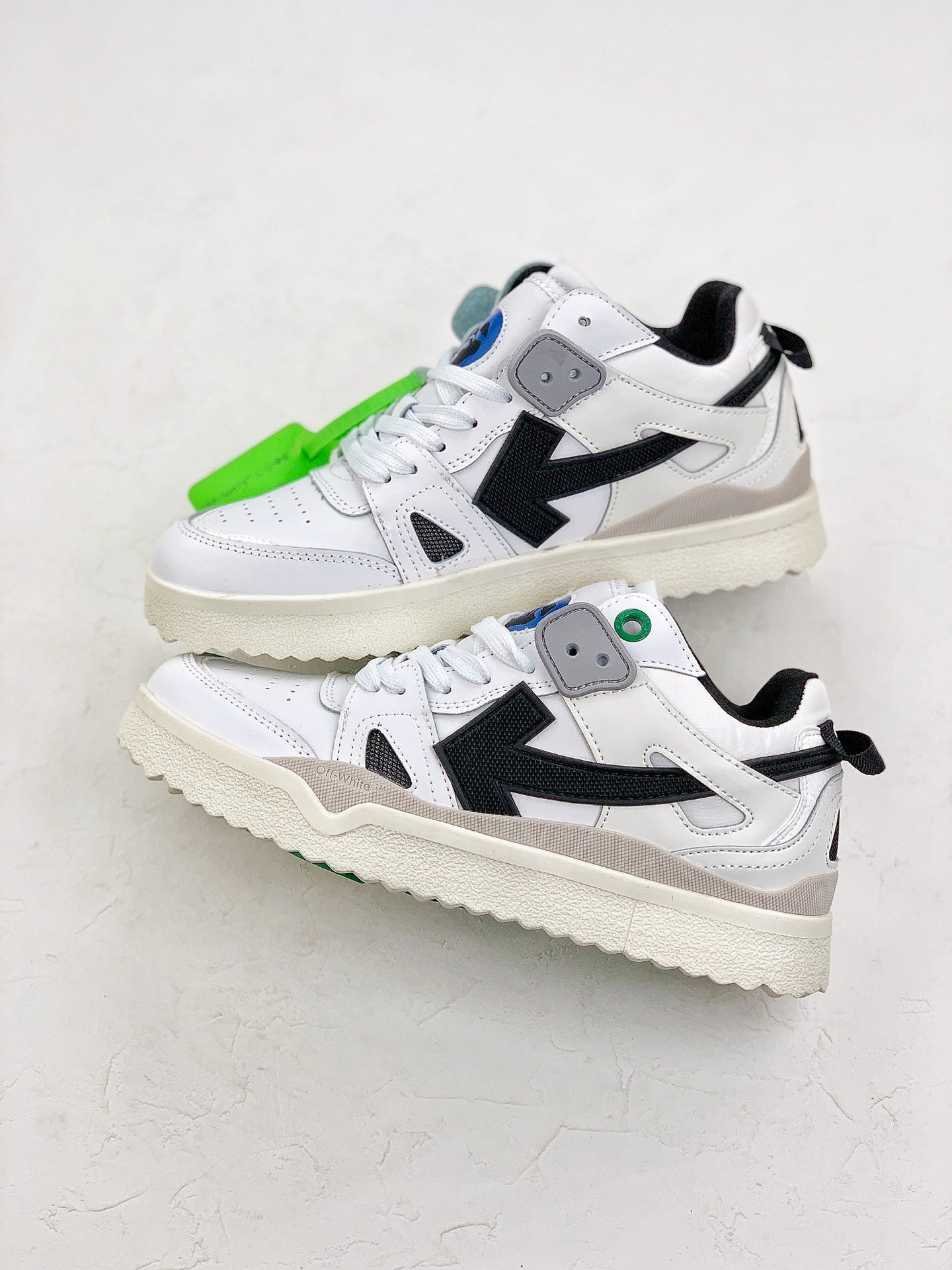 OFF-WHITE Sponge Black White