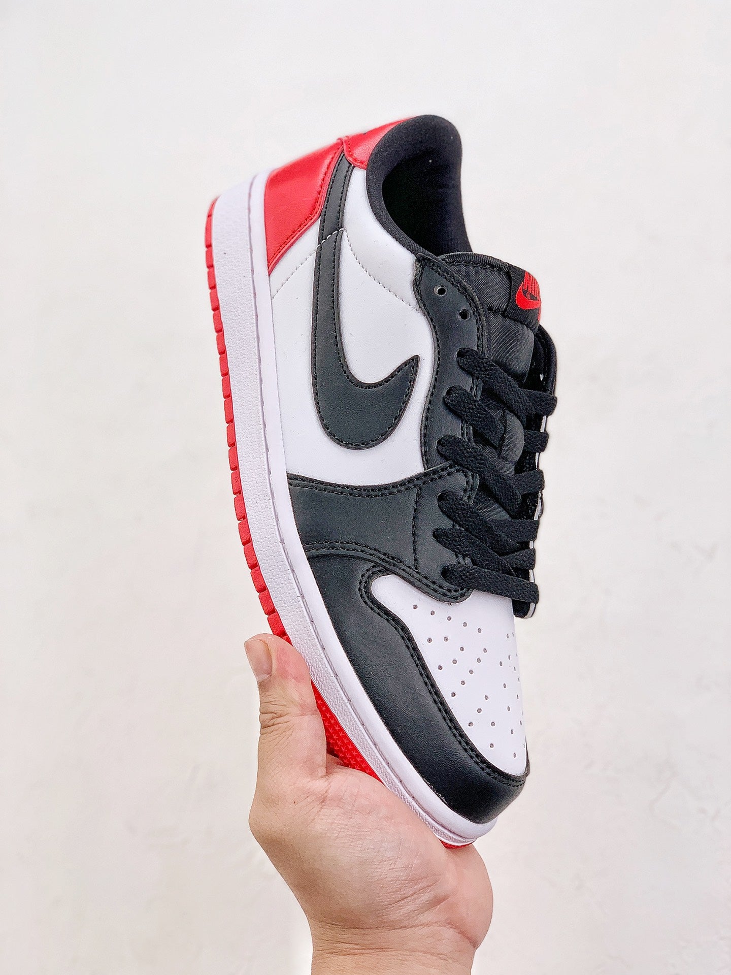 Nike Air Jordan 1 Low Black Toe