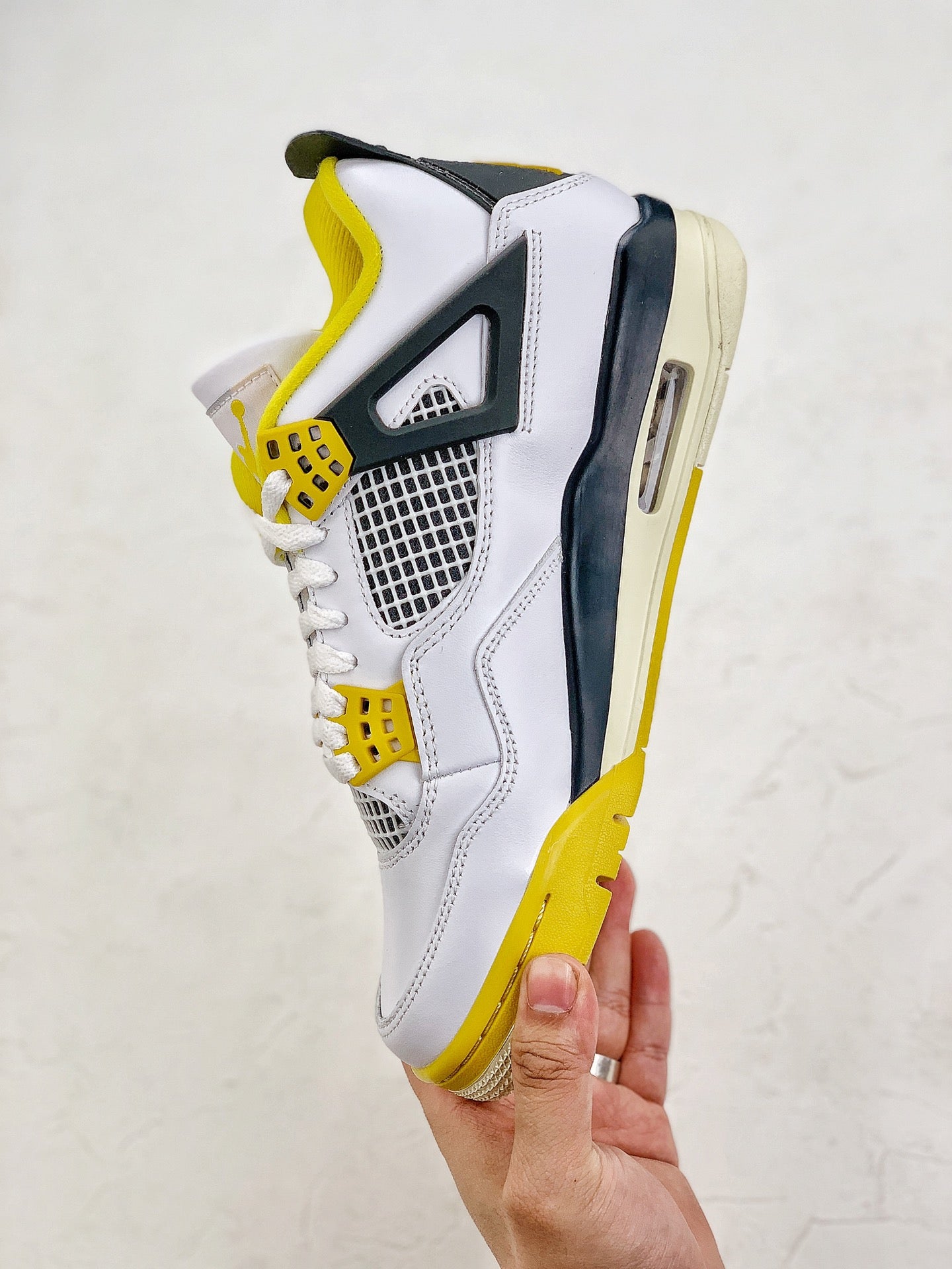 Nike Air Jordan 4 Retro Vivid Sulfur