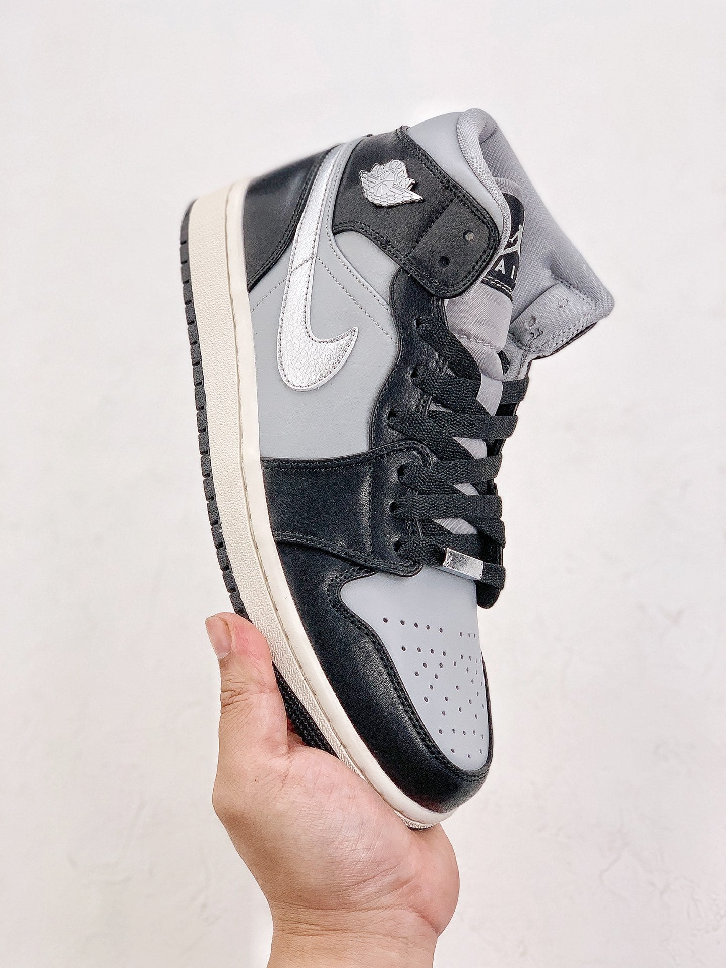 Nike Air Jordan 1 Mid Schwarz Chrom