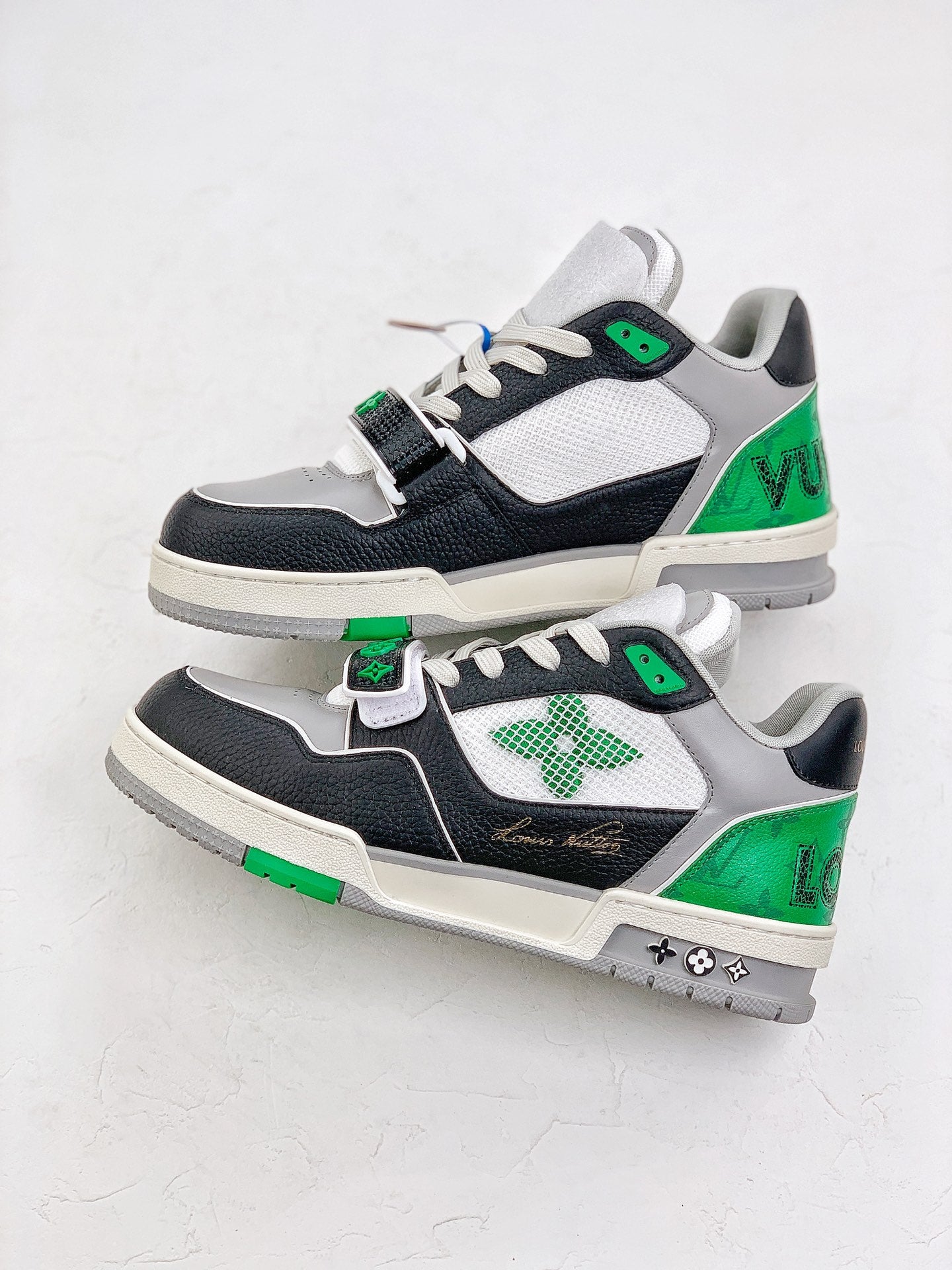 LOUIS VUITTON Trainer White Green