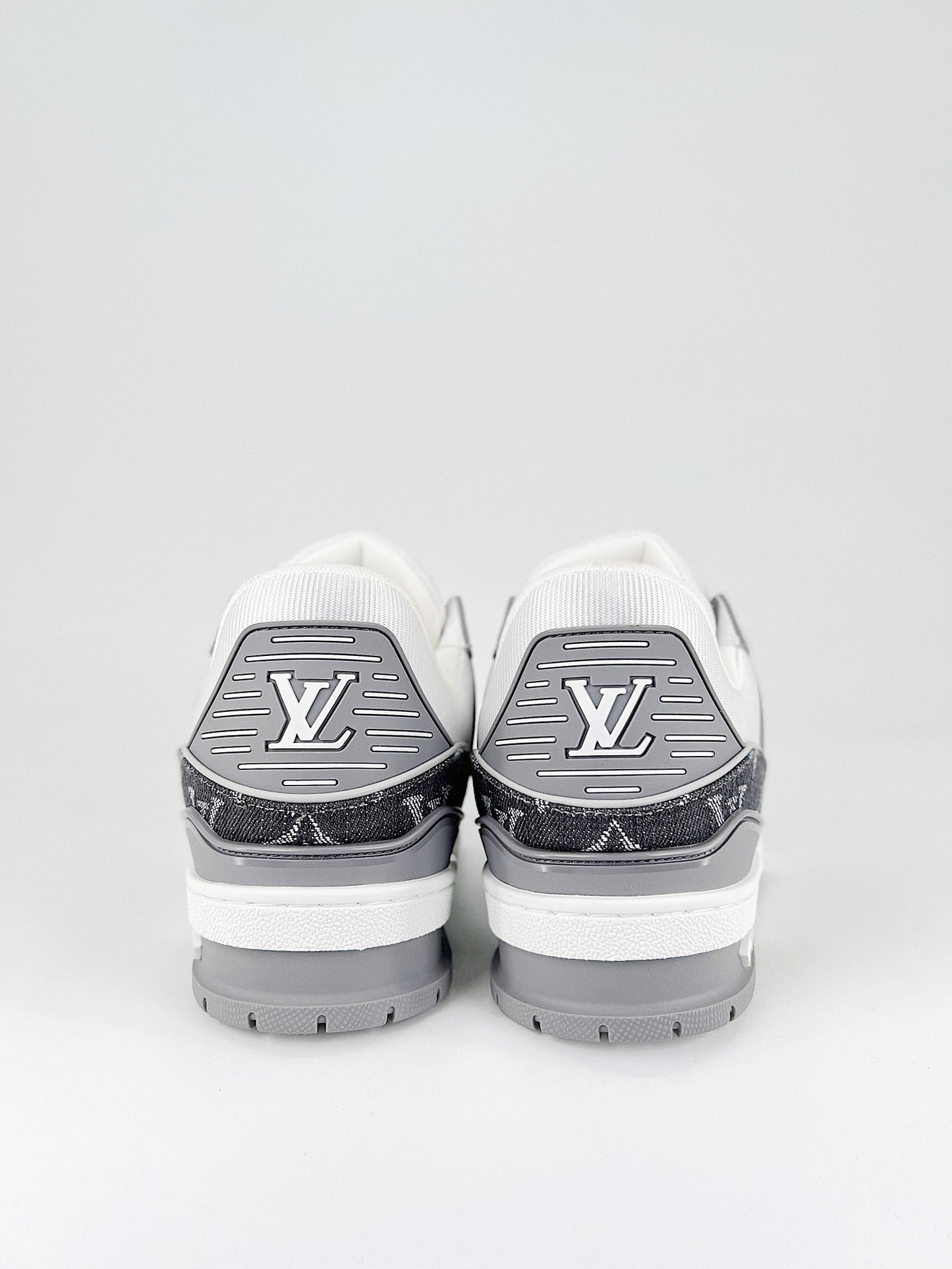 LOUIS VUITTON Trainer White Grey