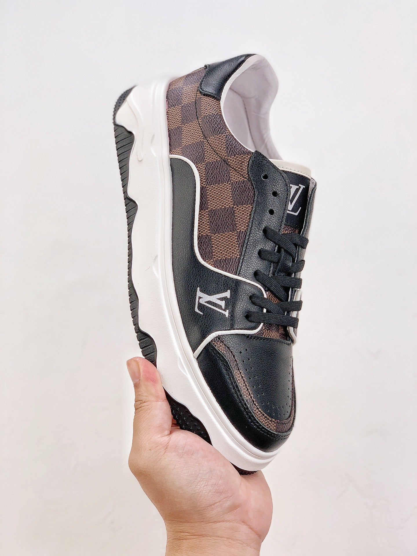 LOUIS VUITTON Trainer Brown