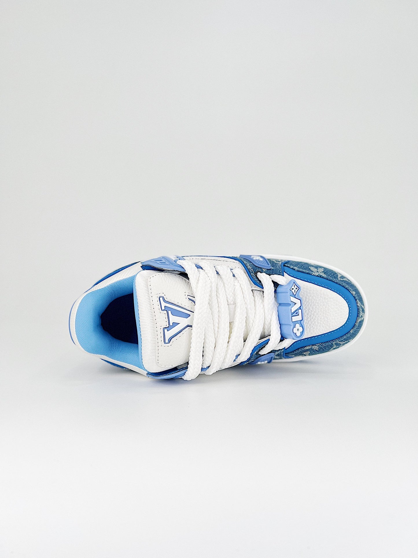 LOUIS VUITTON  Trainer White Blue