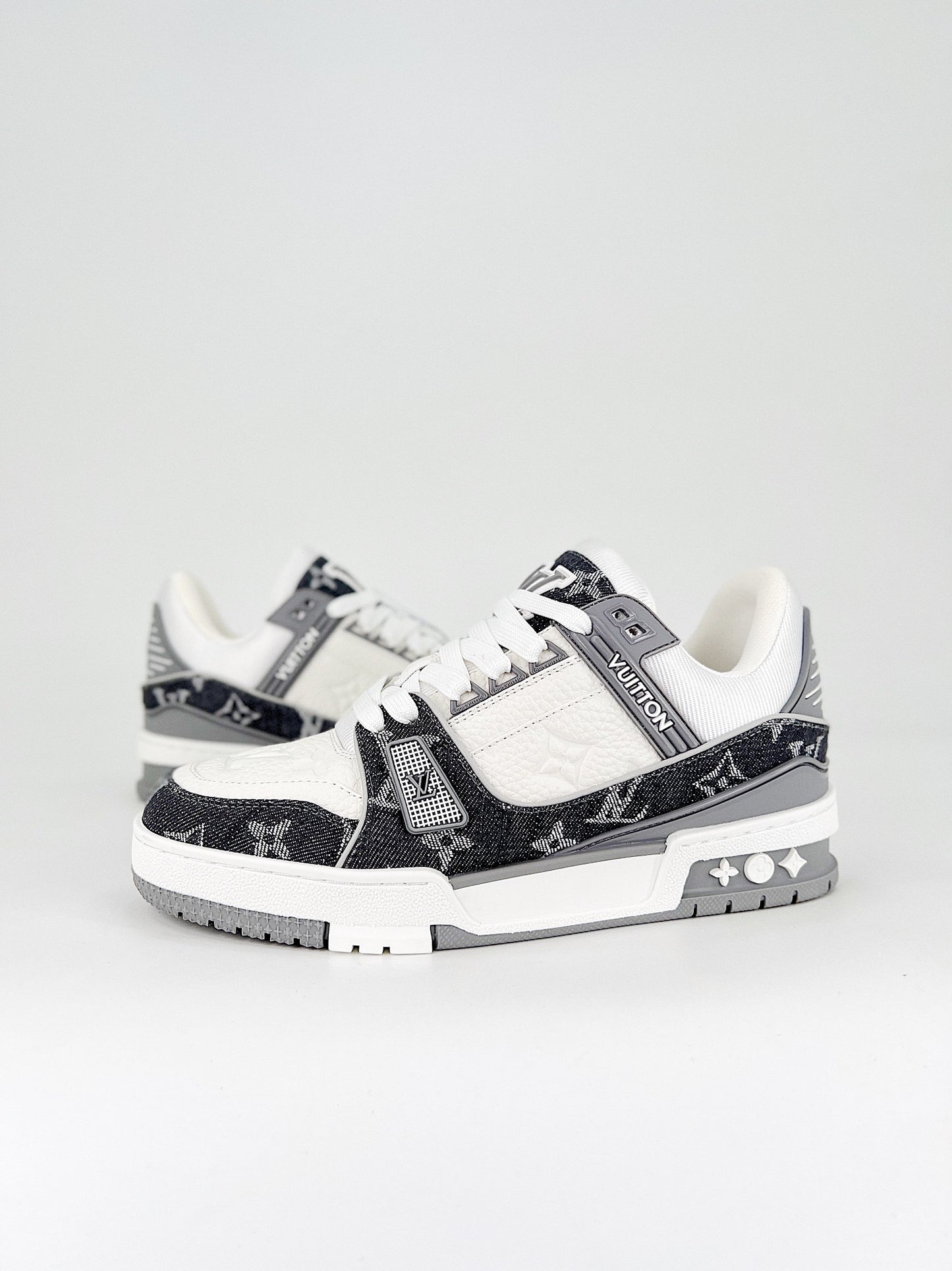 LOUIS VUITTON Trainer White Grey