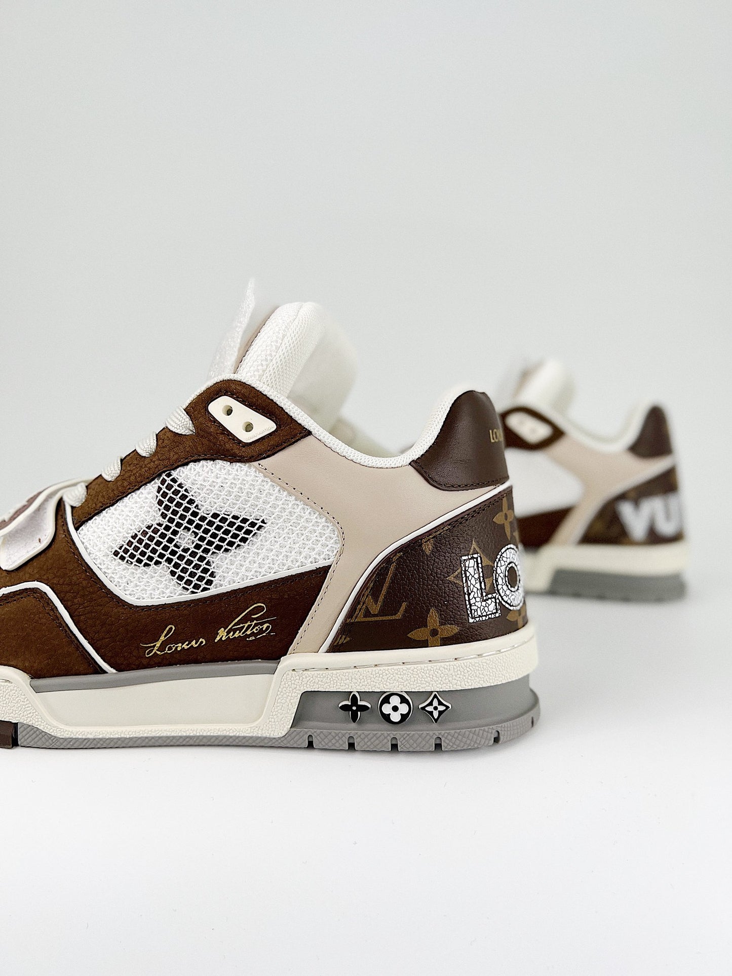 LOUIS VUITTON Trainer Moka Brown