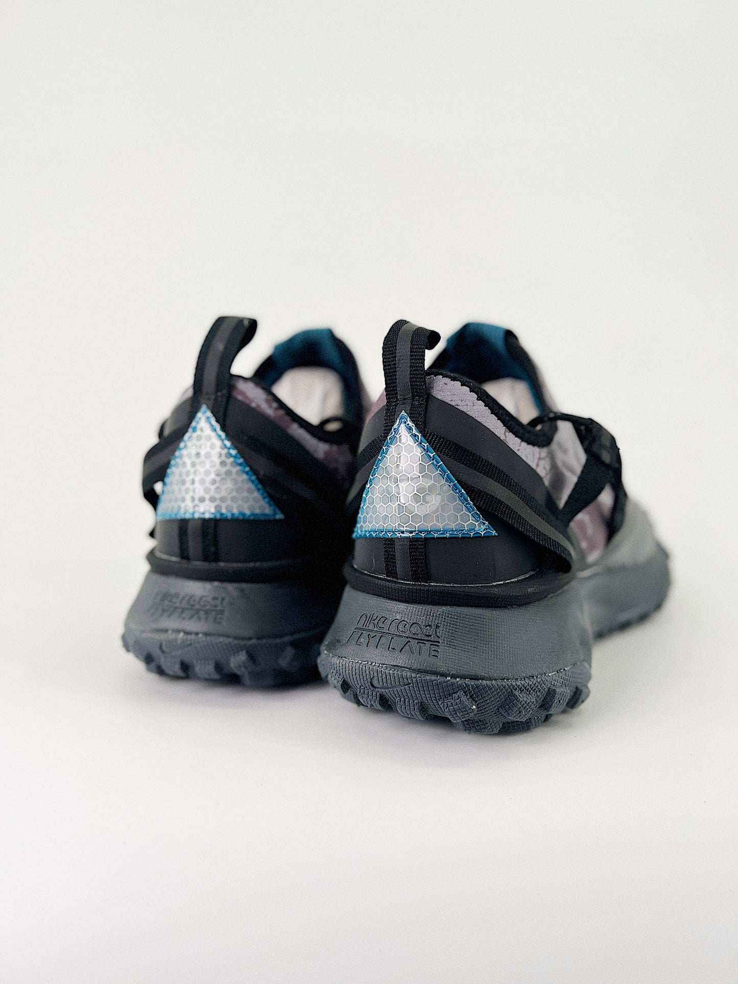 ﻿Nike ACG Mountain Fly Grey