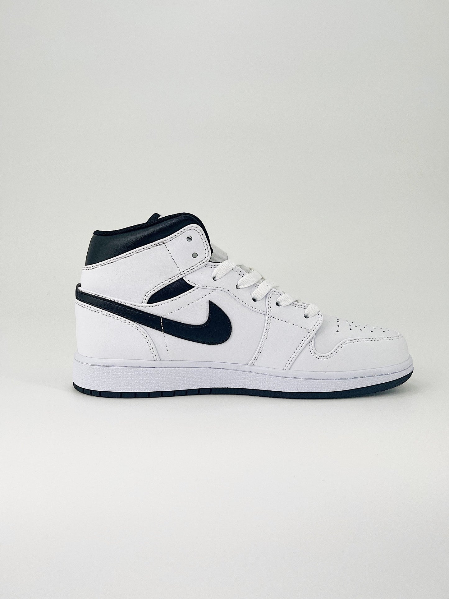 ﻿Nike Air Jordan 1 Mid White Black