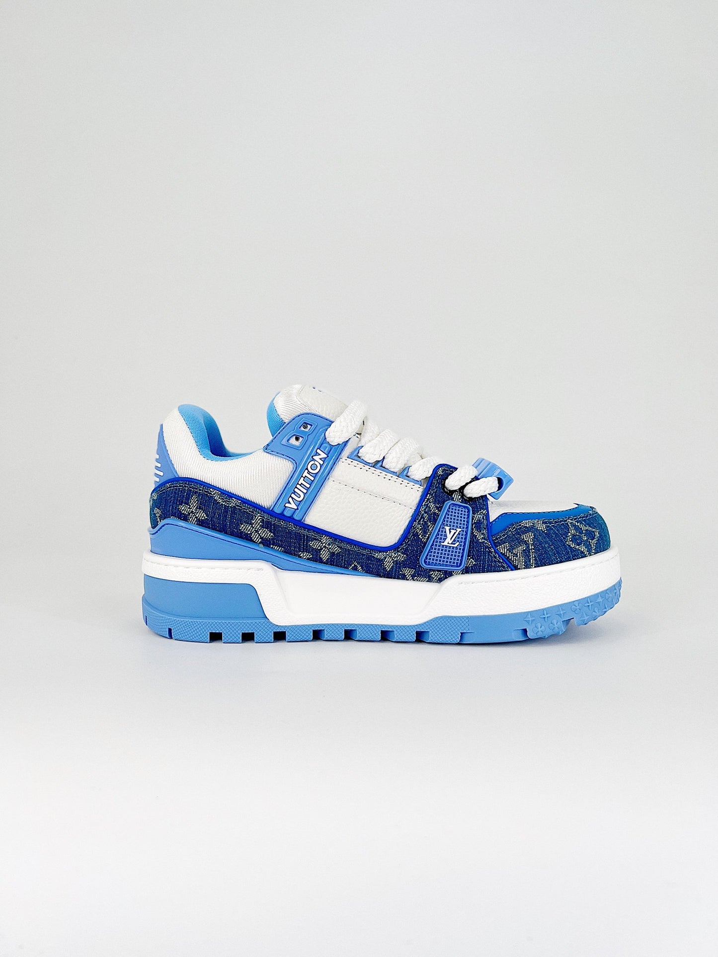 LOUIS VUITTON  Trainer White Blue