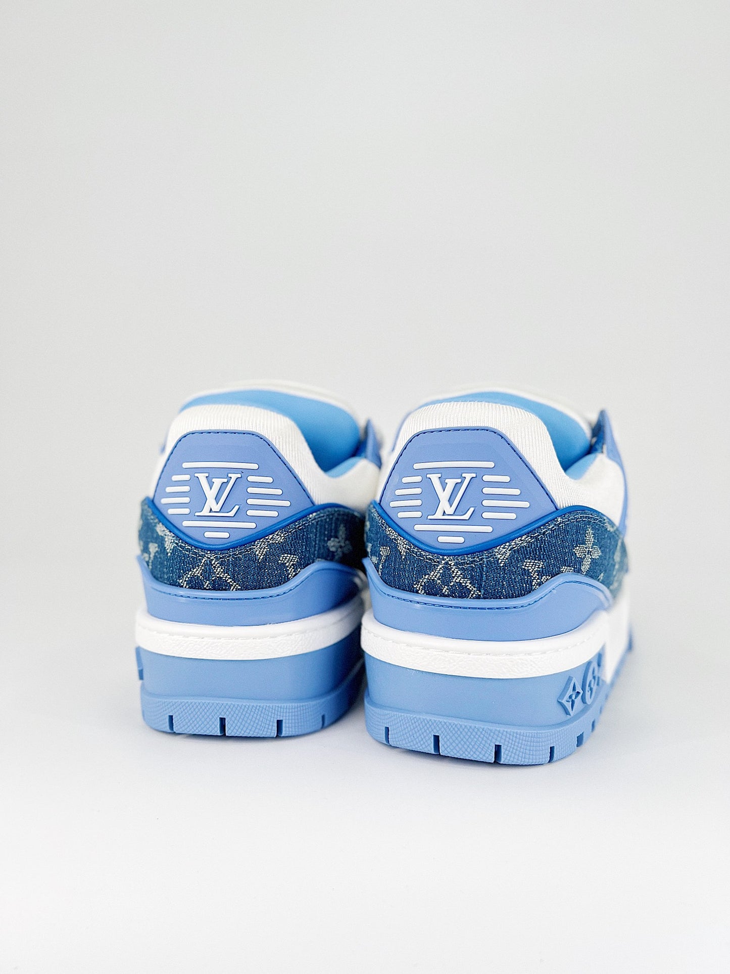 LOUIS VUITTON  Trainer White Blue