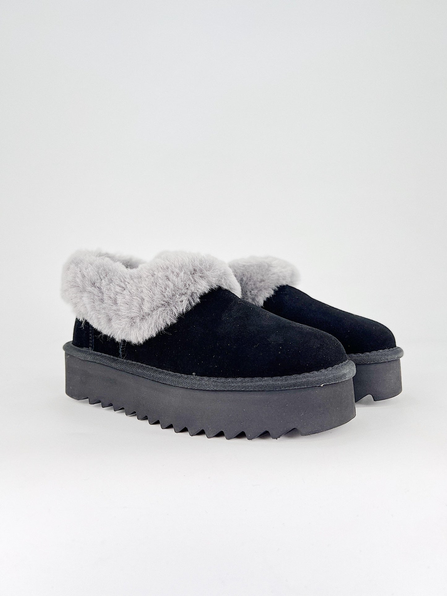 UGG Slipper Black