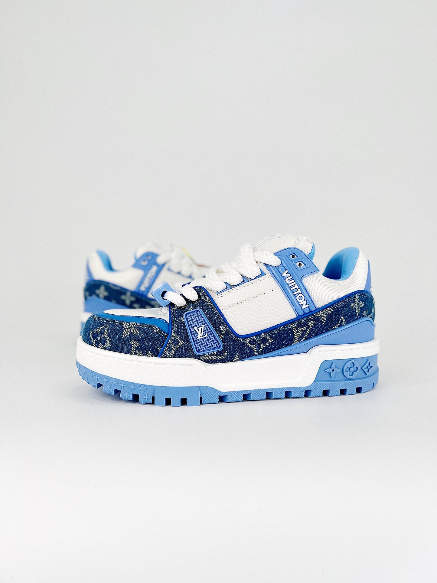 LOUIS VUITTON  Trainer White Blue