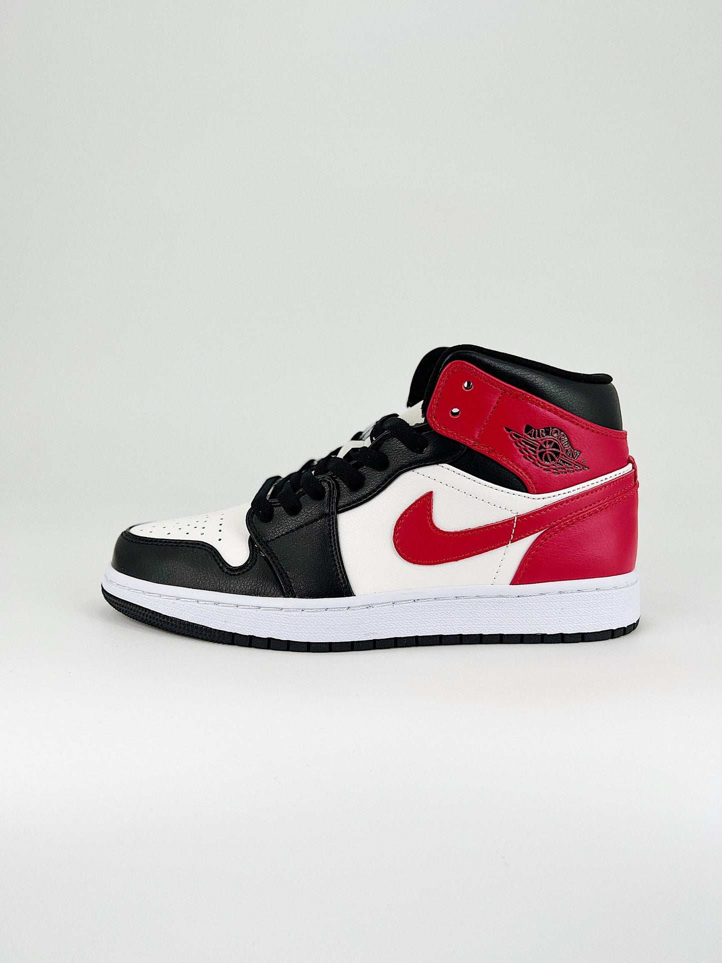 Nike Air Jordan 1 Mid Black Toe