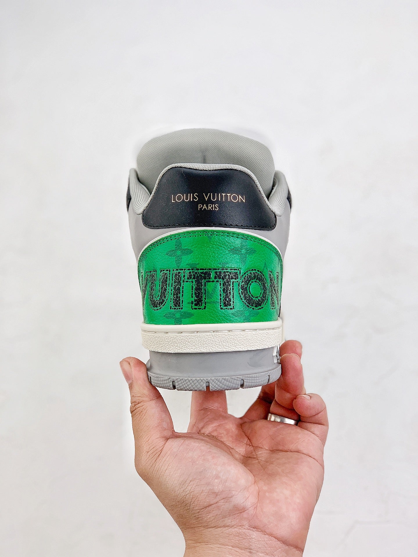 LOUIS VUITTON Trainer White Green