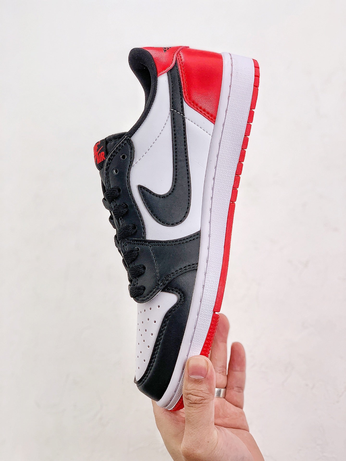 Nike Air Jordan 1 Low Black Toe