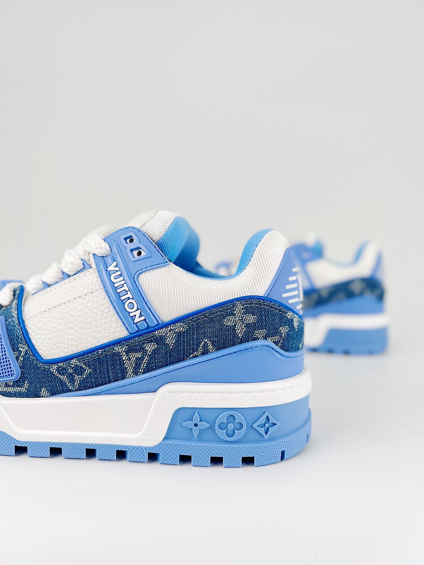 LOUIS VUITTON  Trainer White Blue