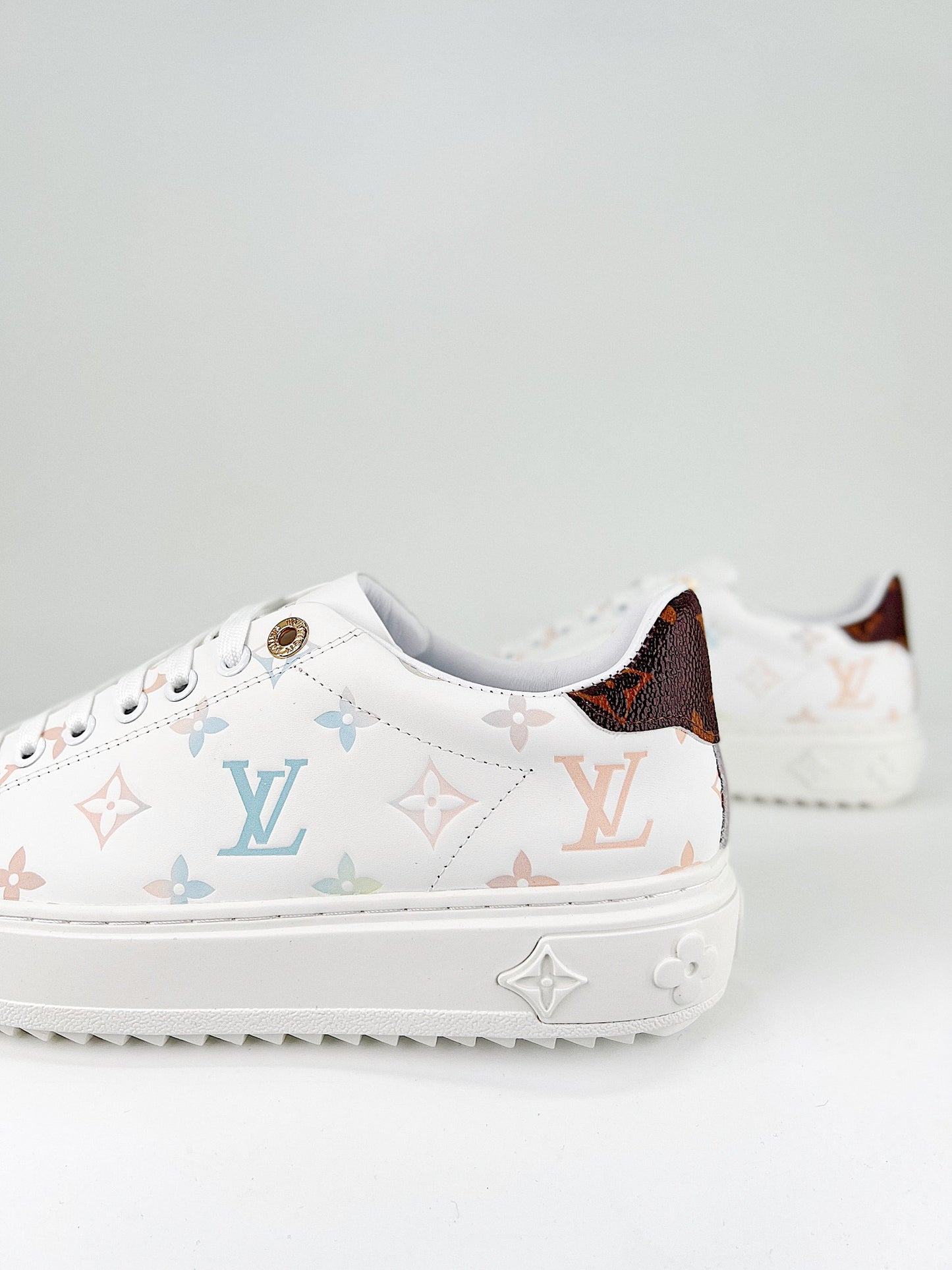 Louis Vuitton Time Out Low White LV