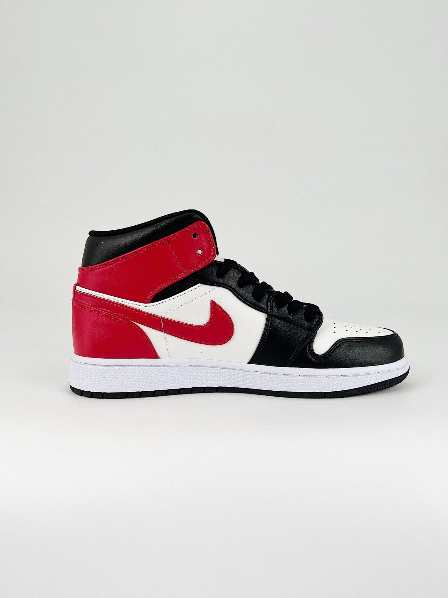 Nike Air Jordan 1 Mid Black Toe