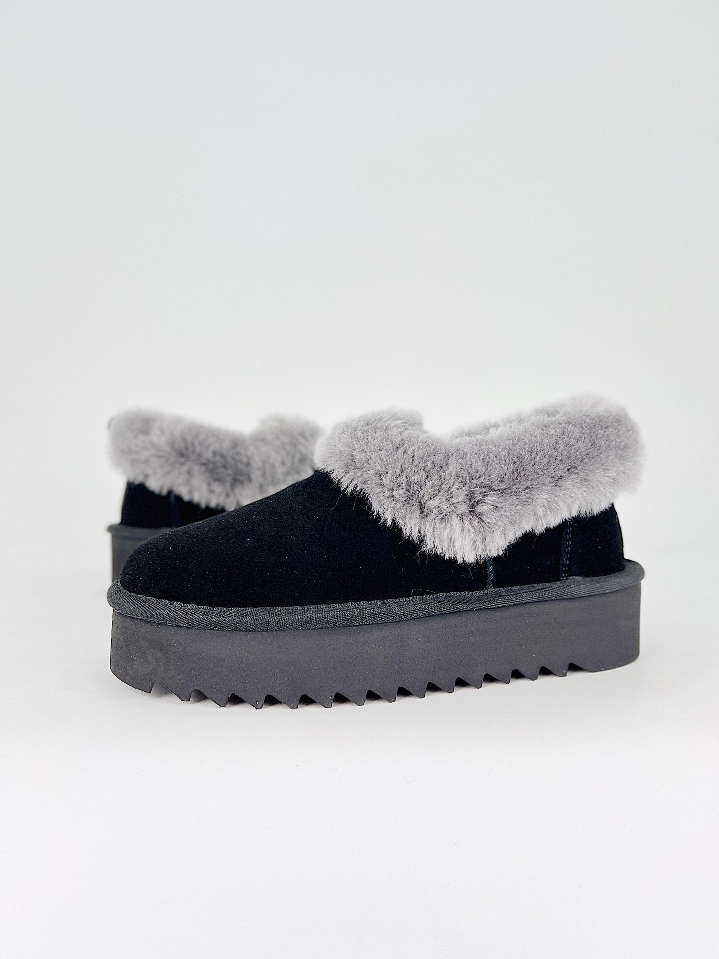 UGG Slipper Black